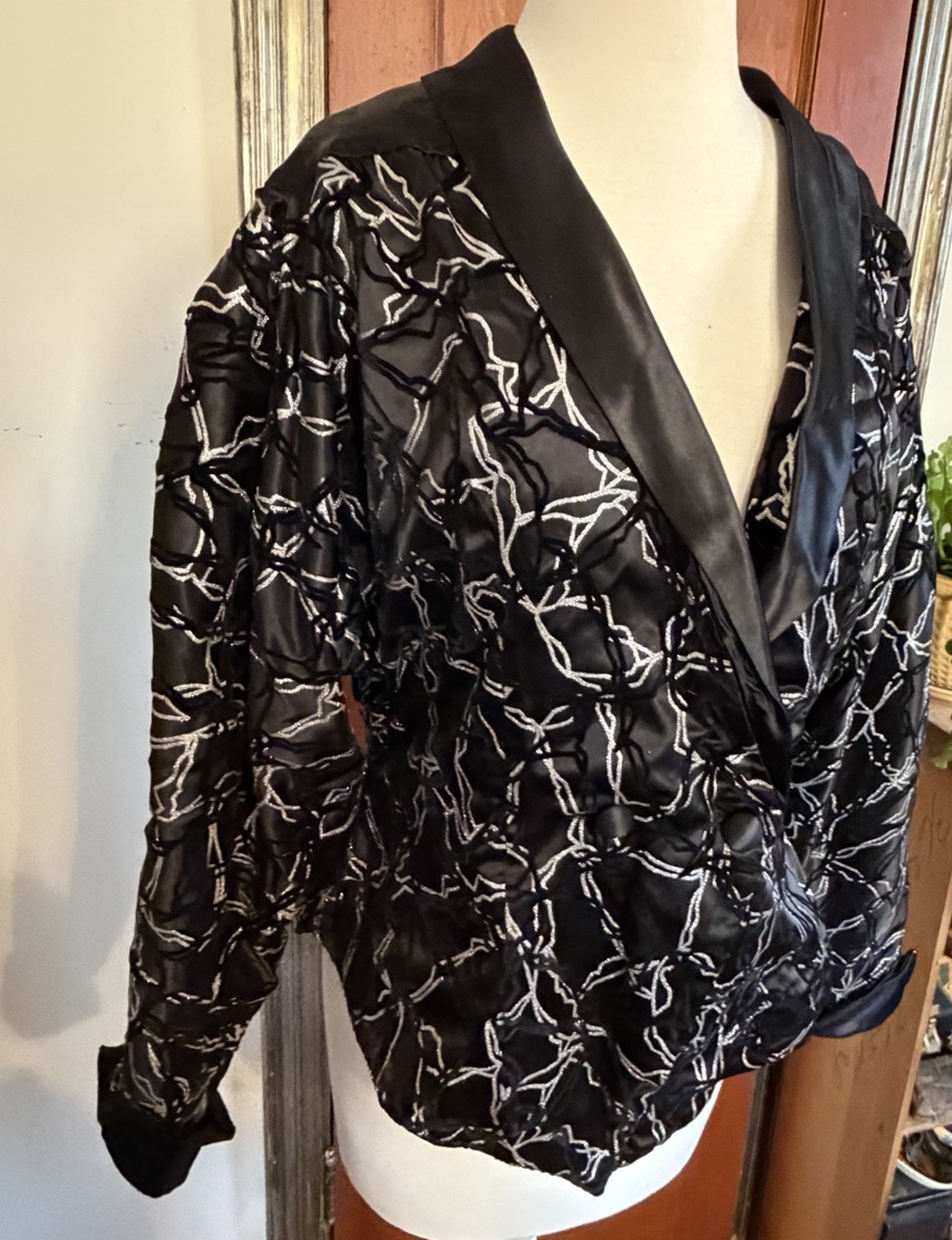 Vintage Ginger Black and Silver Abstract Metallic Evening Blazer Puffy Sleeves