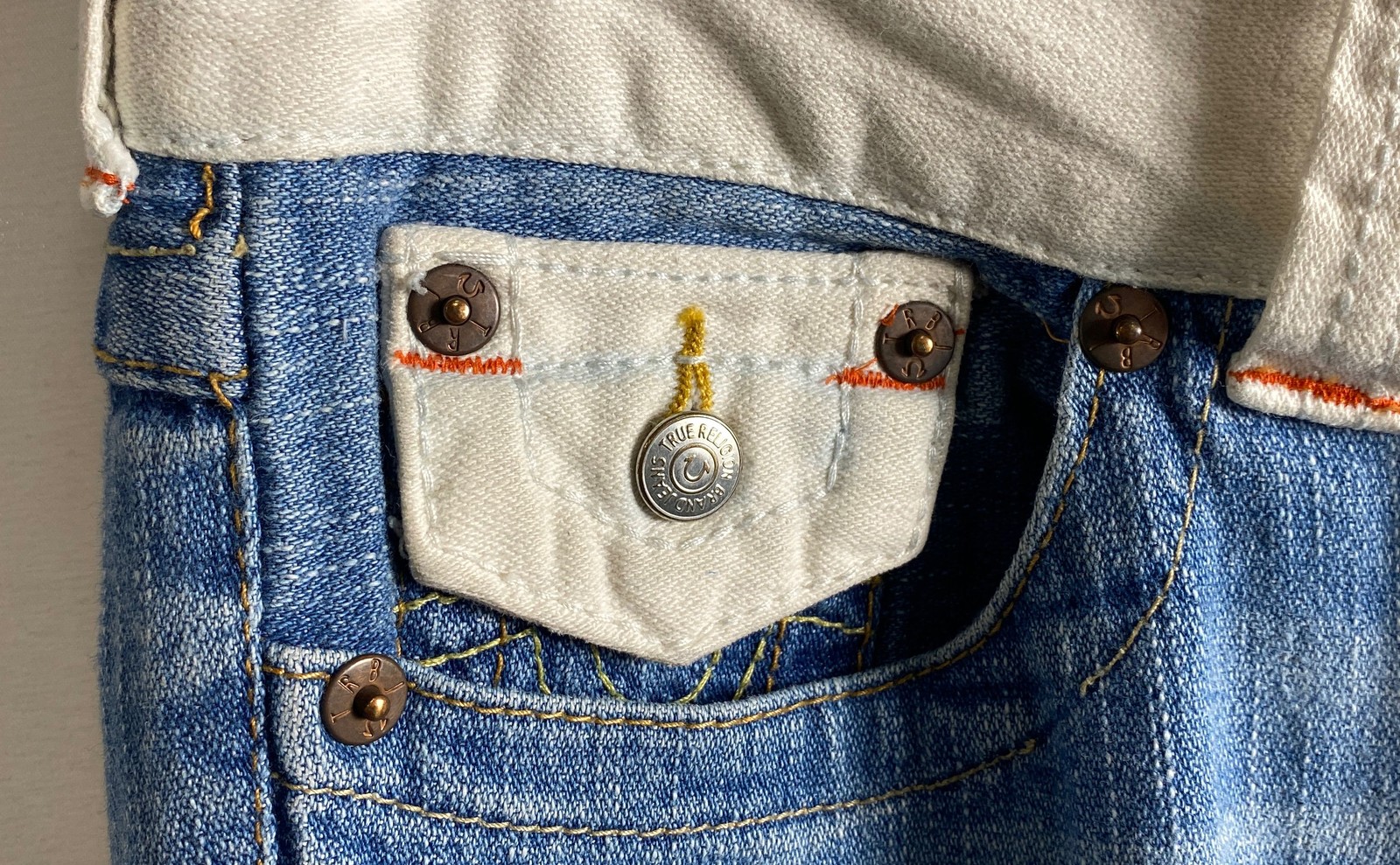 Vintage Y2K True Religion Women’s Joey Blue Jeans White Contrast Flare USA Sz 28