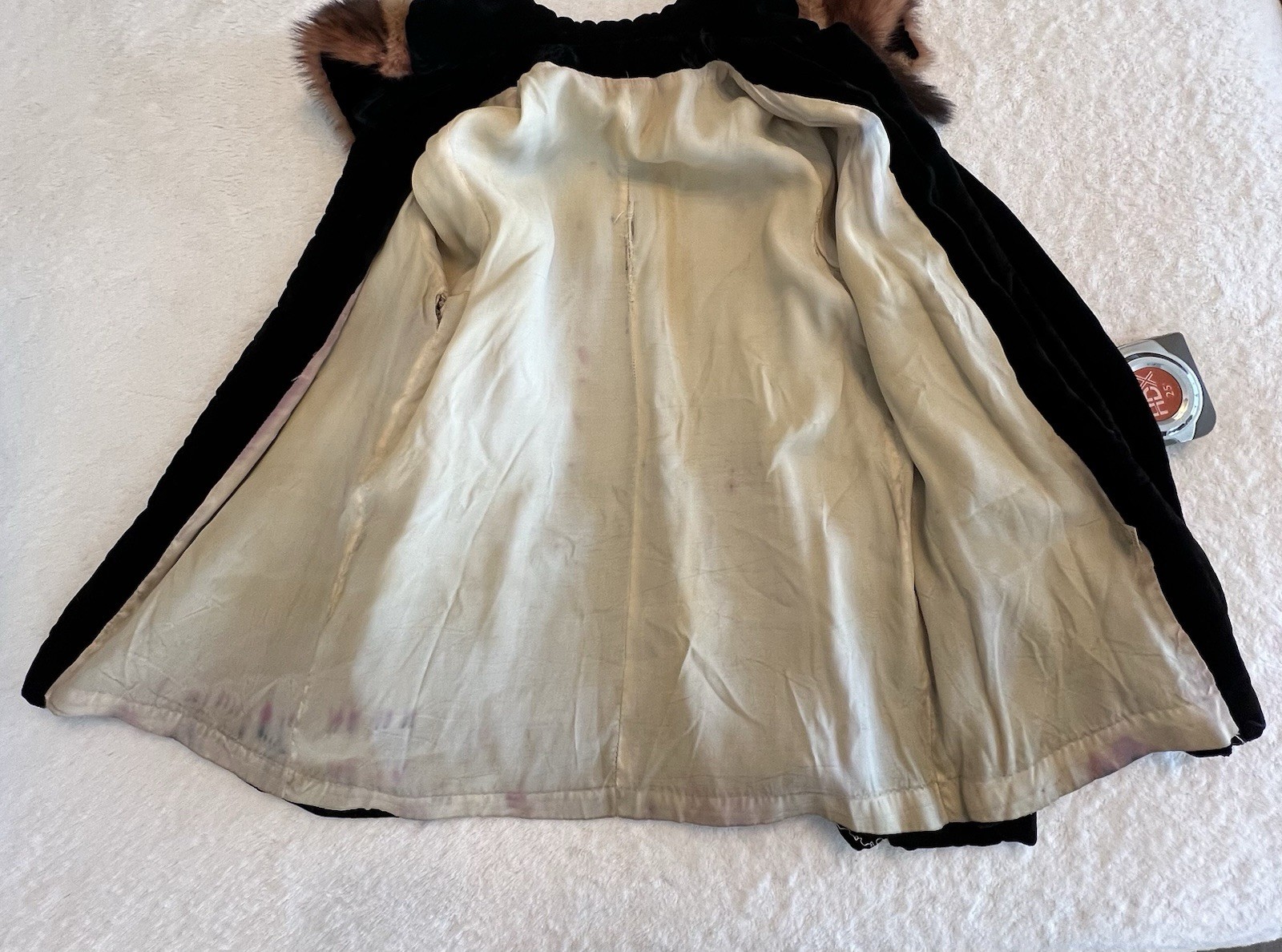VICTORIAN Black velvet jacket with reddish~brown fox collar; very soft/cool!