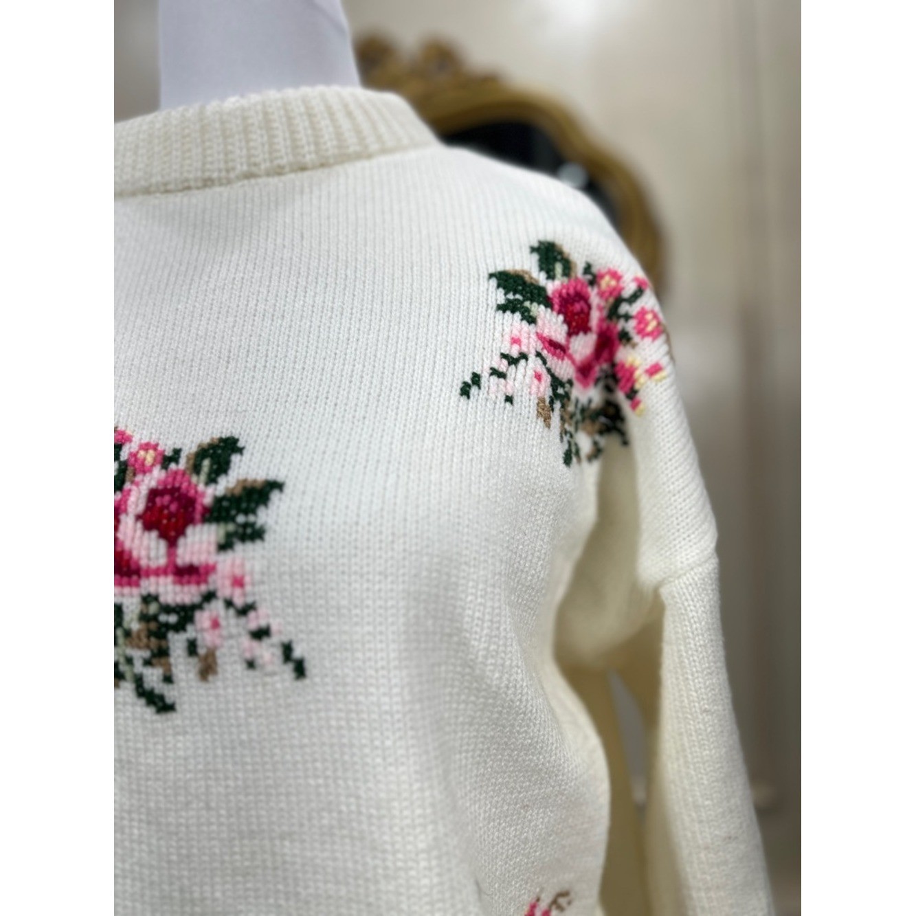 Vintage Floral Knit Sweater XL White Pink Roses Cottagecore Coquette