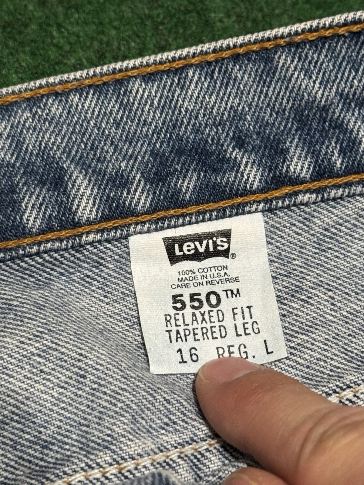 Levis 550 Womens 16 Vintage 90s Relaxed 35×32 Light Wash Wide Leg Tapered Jeans