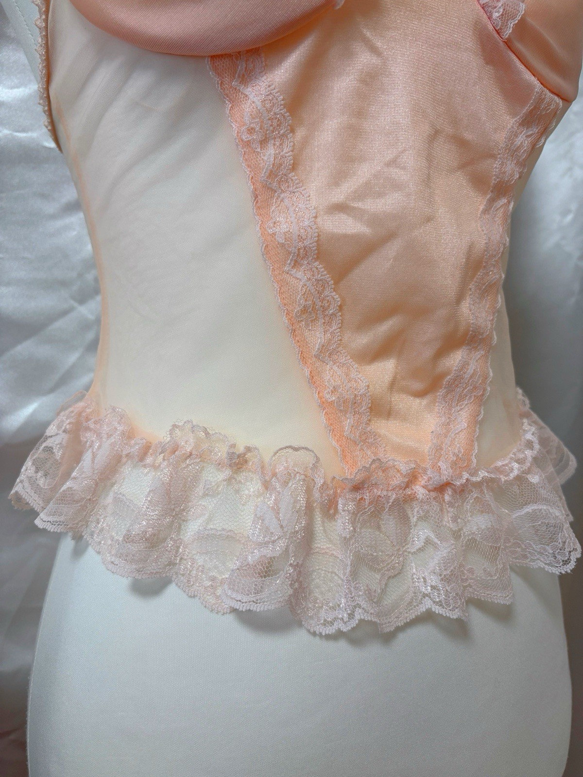 Vintage 1990s Frederick’s of Hollywood Cami Lace Lingerie Corset Top Salmon Pink