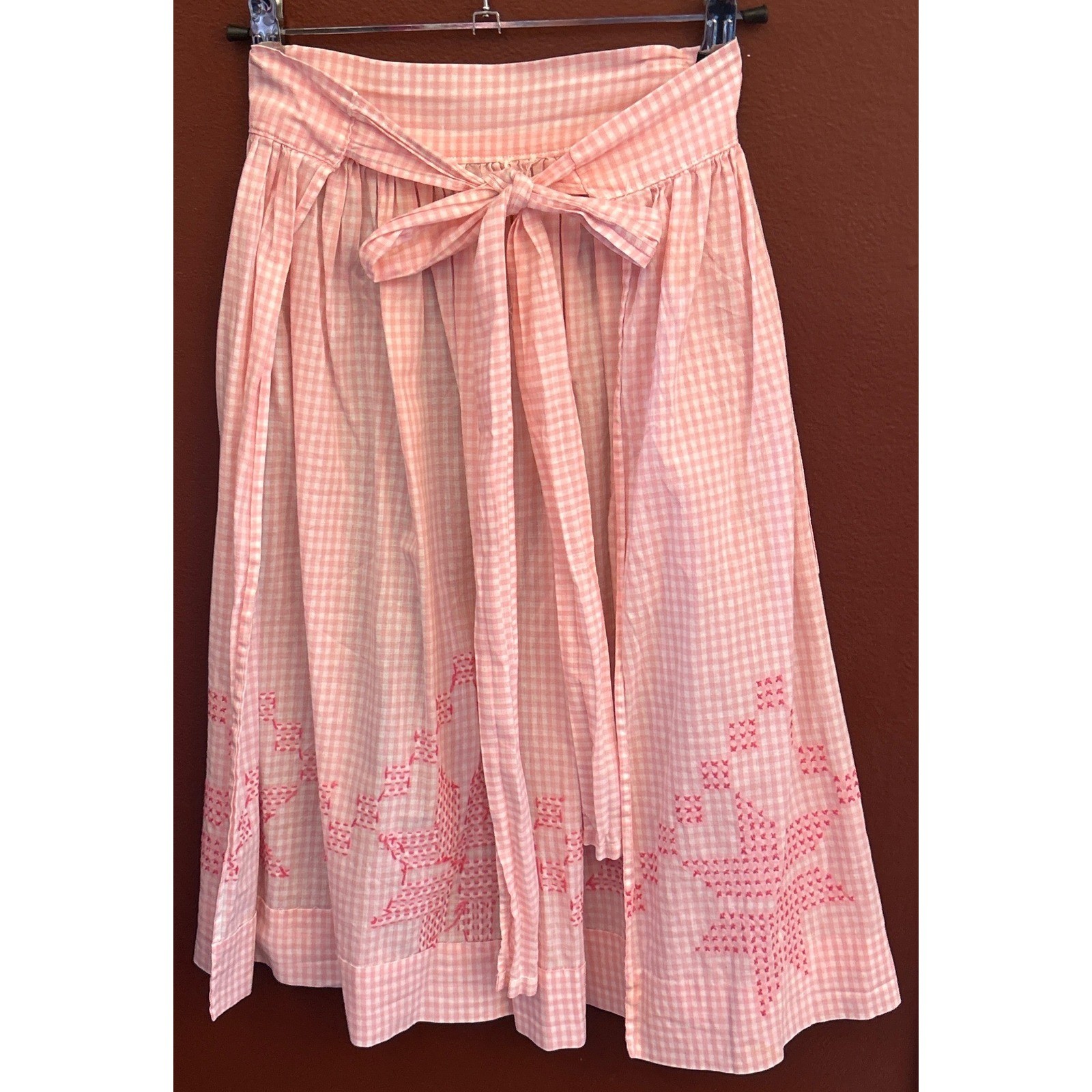 Vintage Unbranded Gingham Apron Cottagecore Prairie Folk Embroidery Pink White