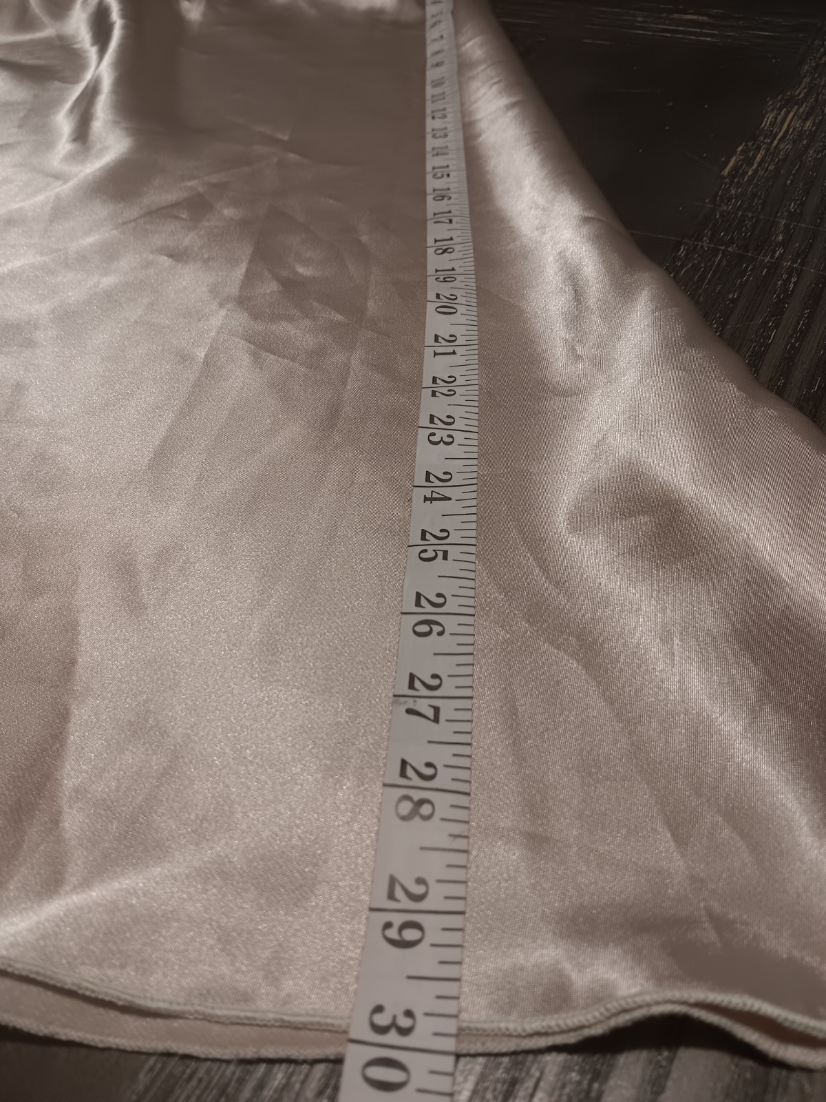 Express Satin Half Slip Beige Size L Regular Waist to Hem 30 in MPN 6701 skirt