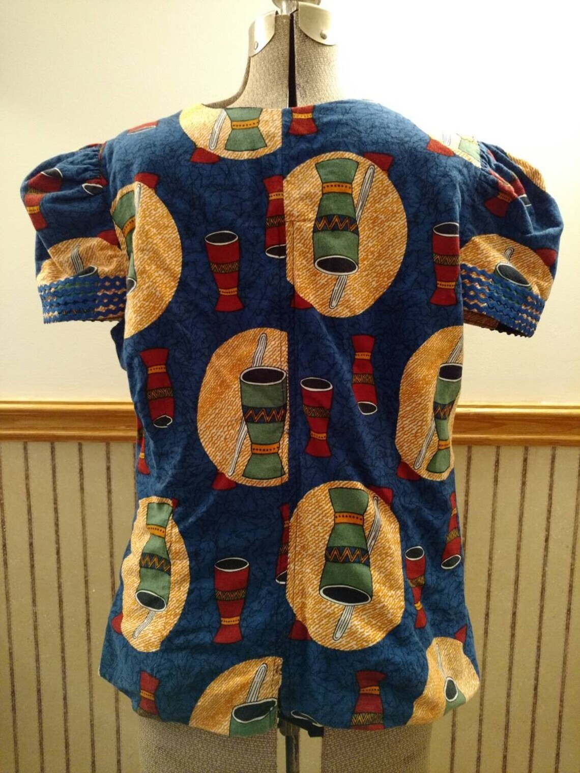 Vintage Ethnic African Shirt 42″B Tribal Drum Print Top Music Festival Blouse