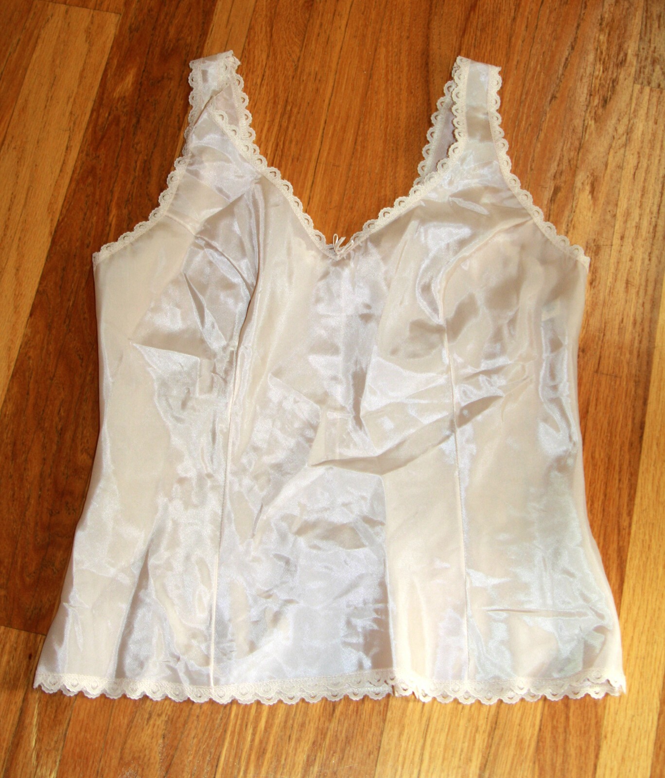Vintage Warners camisole poly tafetta Size 34 minimalist unused nude beige