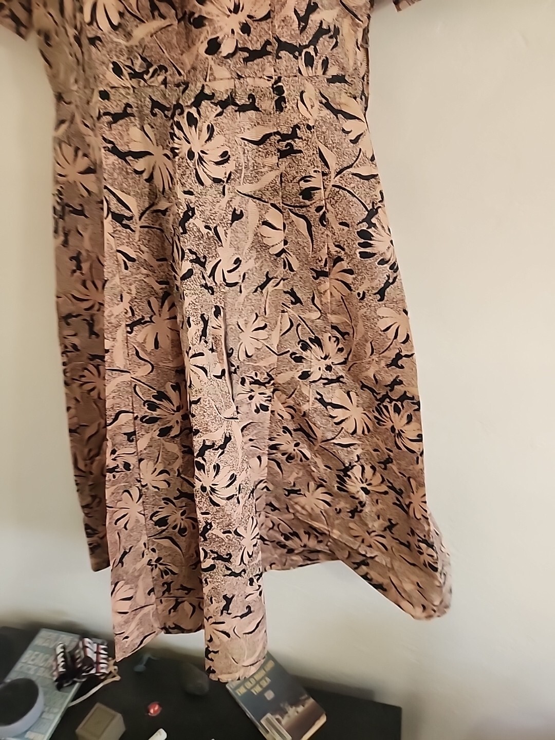 vintage 40’s dress med large short sleeve pony,foral graphics excellent 1940’s