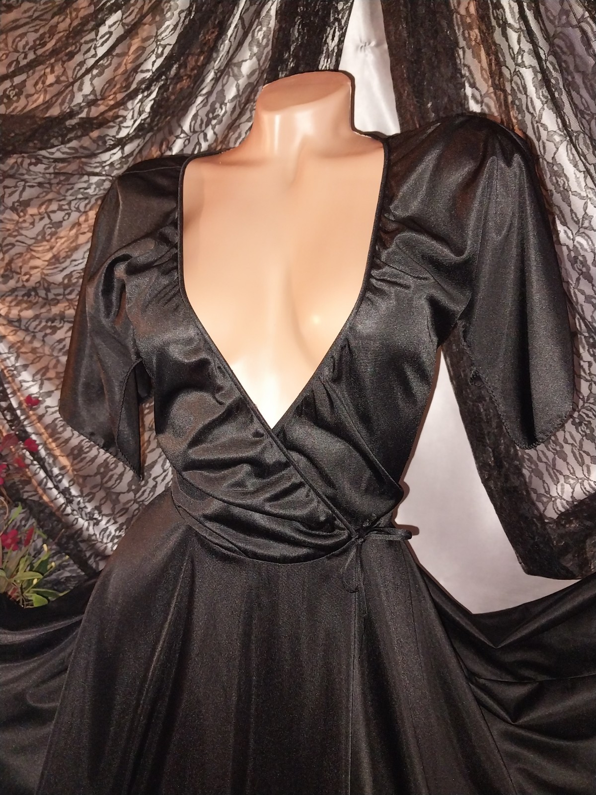 Vtg SILKY NYLON SWEEP NEGLIGEE NIGHTGOWN NEW 42/44″ V PLUNGE NECK GLAM