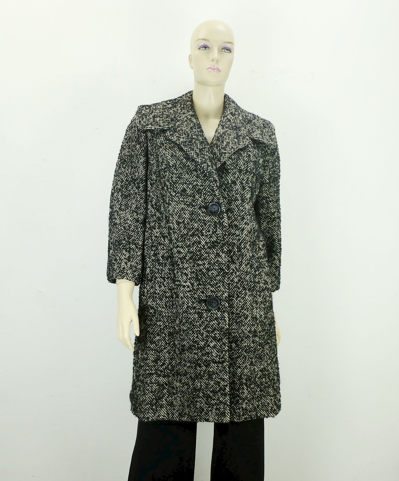1950s true vintage COAT size 38/40 herringbone tweed large collar large buttons