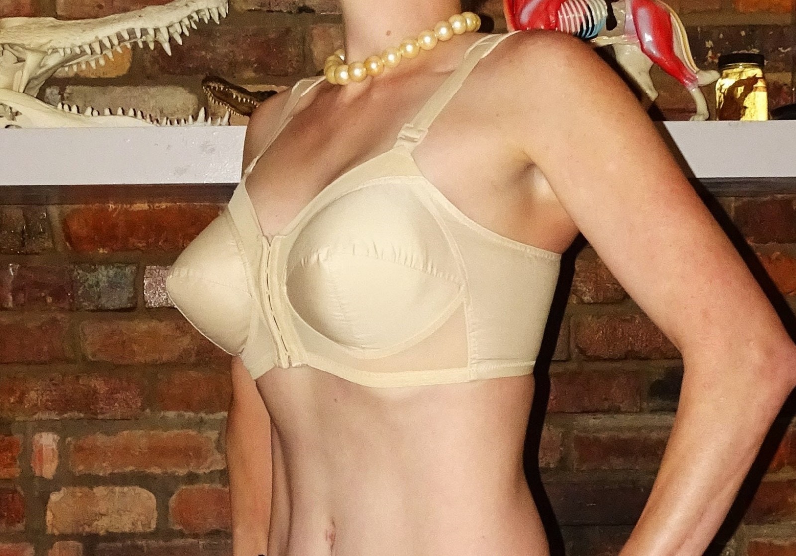 Vintage Ivory Exquisite Form Bullet Bra 46 DD front closure pinup retro pointy