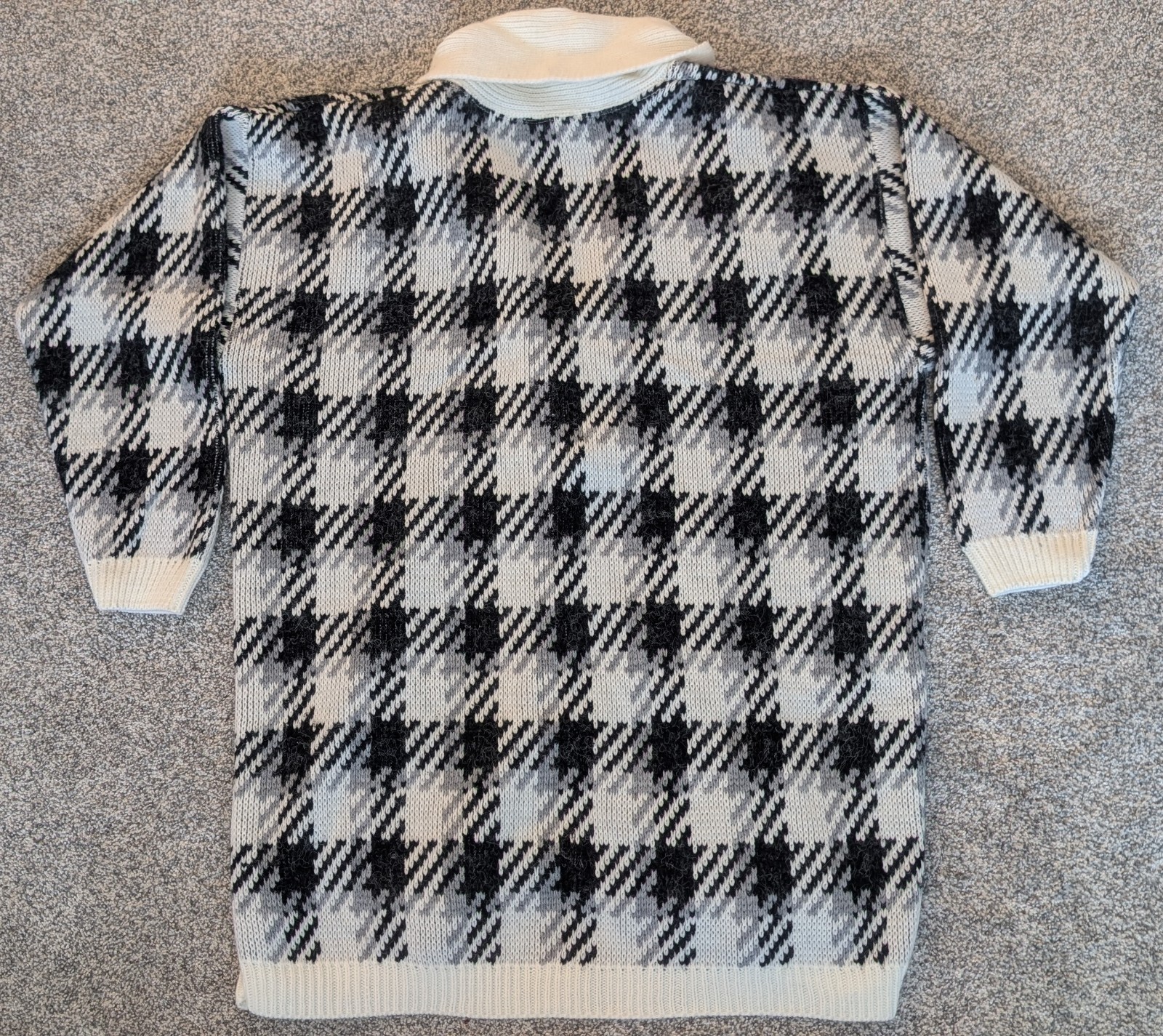 Vtg 90s Carriage Court Womens Cardigan Sweater Black/White Design Size Small