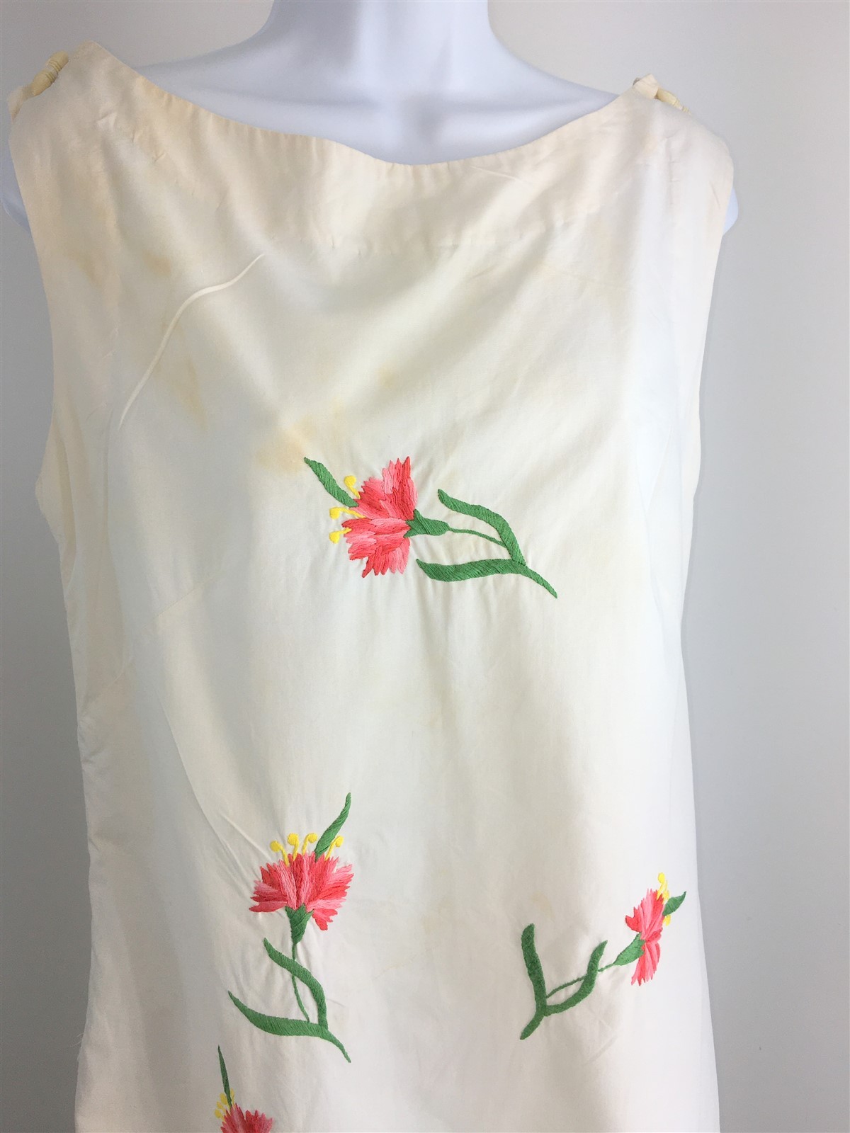 Vintage Dress 1960’s White Cotton Sheath Embroidered Flowers S-M Bust 37″ W 38″
