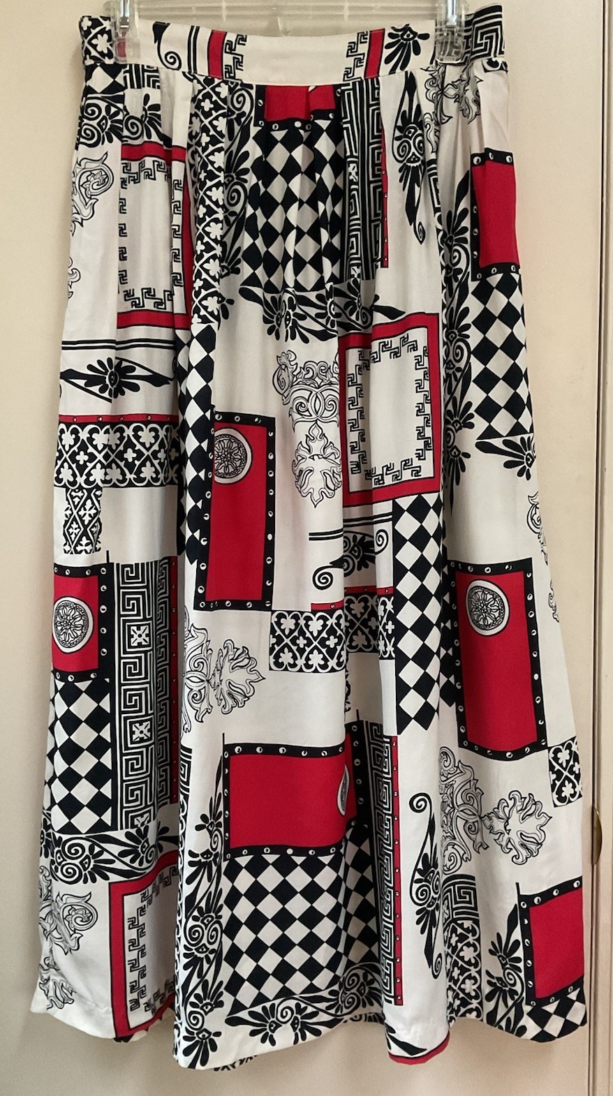 Vintage George Georgiou ABSTRACT Red Black White Flowy MIDI Size 14 Rayon Skirt