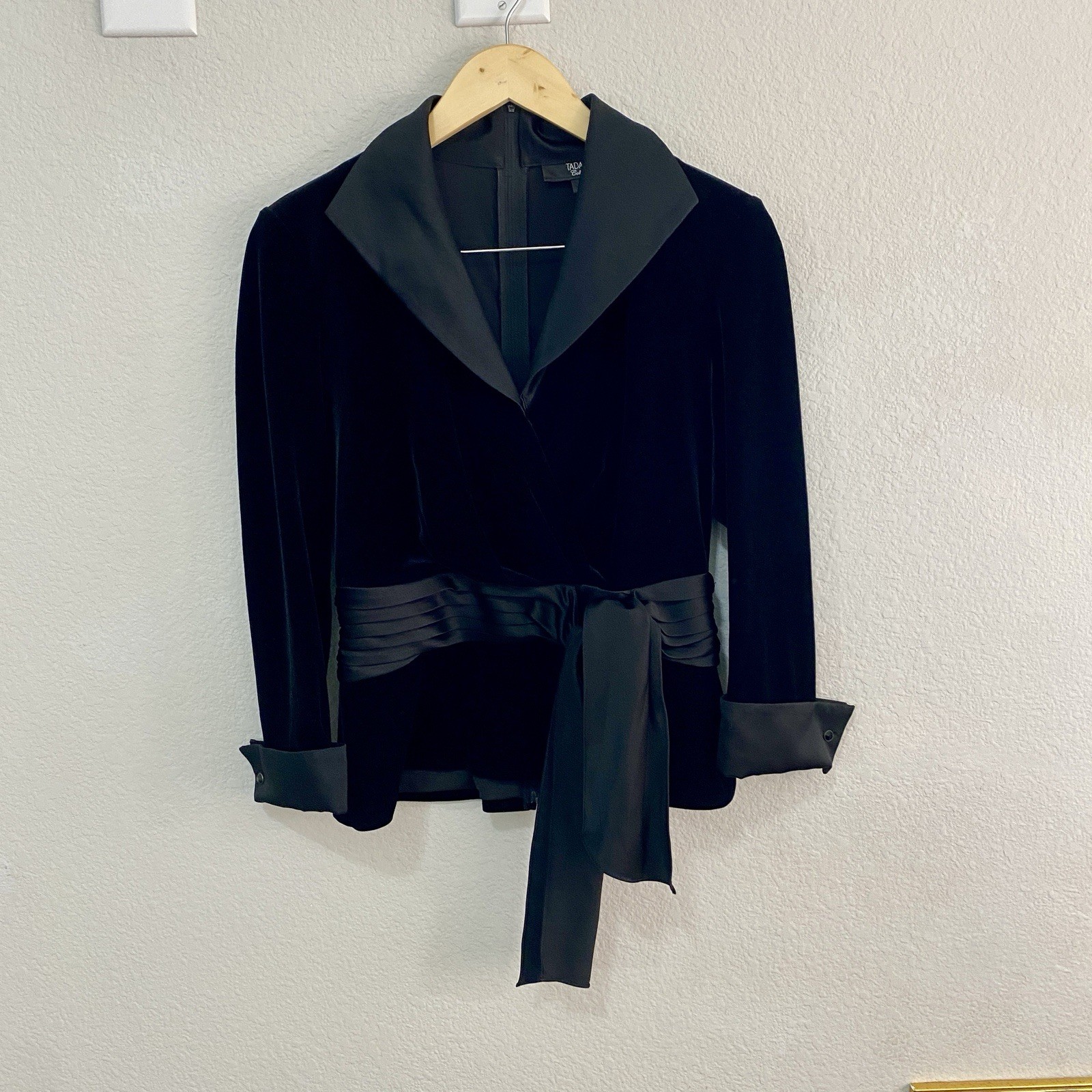 Vintage Tadashi Collection Black Velvet Wrap Top Satin Trim Large Tuxedo Chic