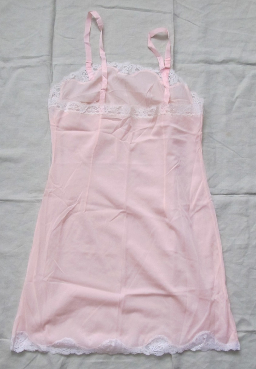 Vintage 50’s Pink & lace Nylon Sears Jr. Bazar dress slip pin-up bombshell