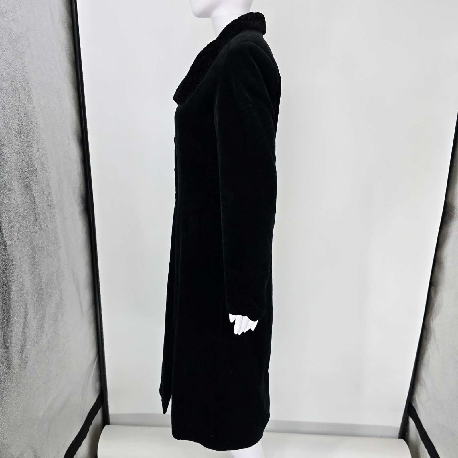 Vintage 1990s JS Collections Made in Canada Women’s Black Velvet Long Coat (M)
