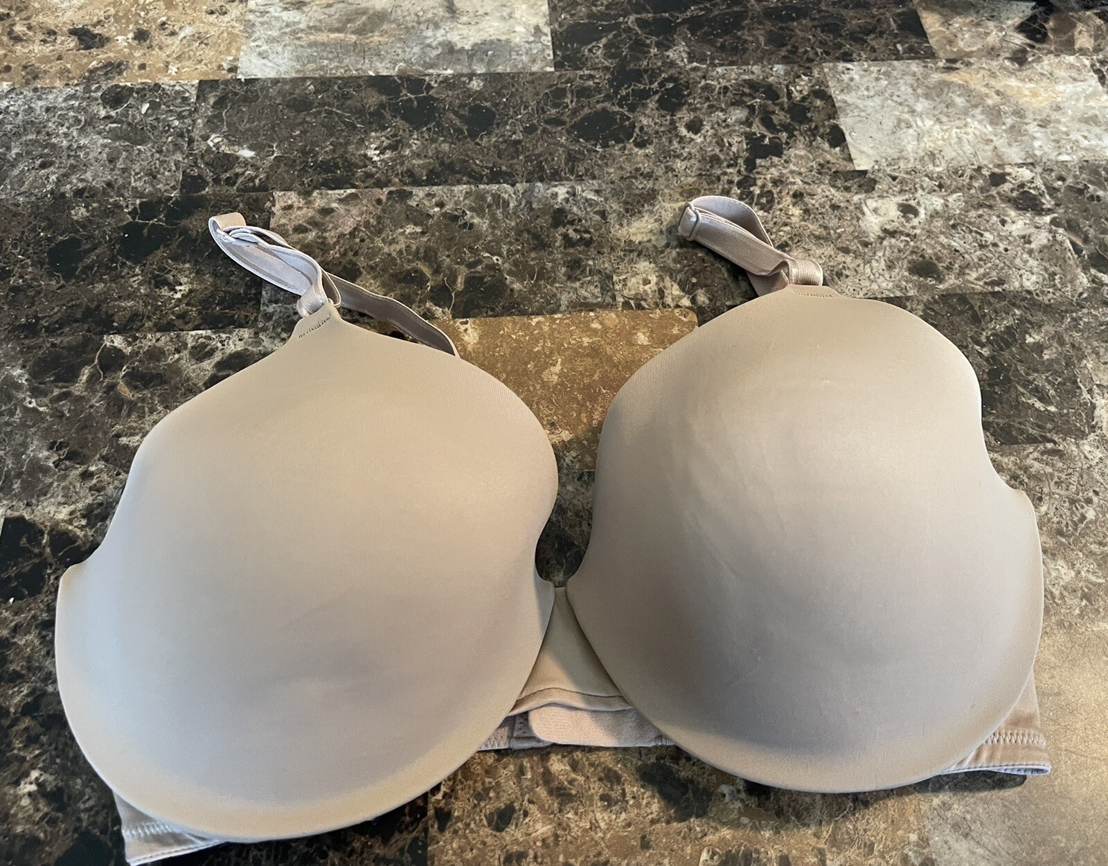 VINTAGE WARNERS BRA! SIZE 32 DD. BEIGE
