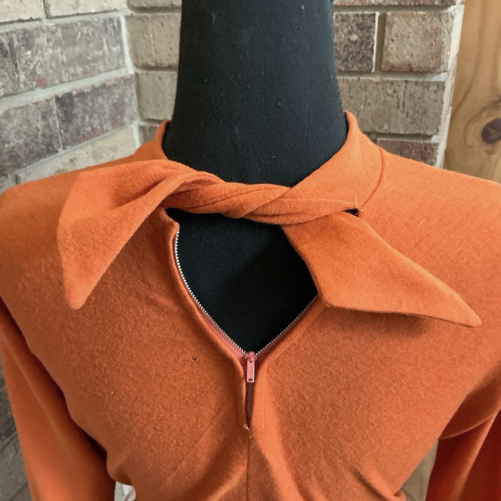 60s VINTAGE Lily Montez California Orange Knit top Tie Neck Size 10 Womens #19D4