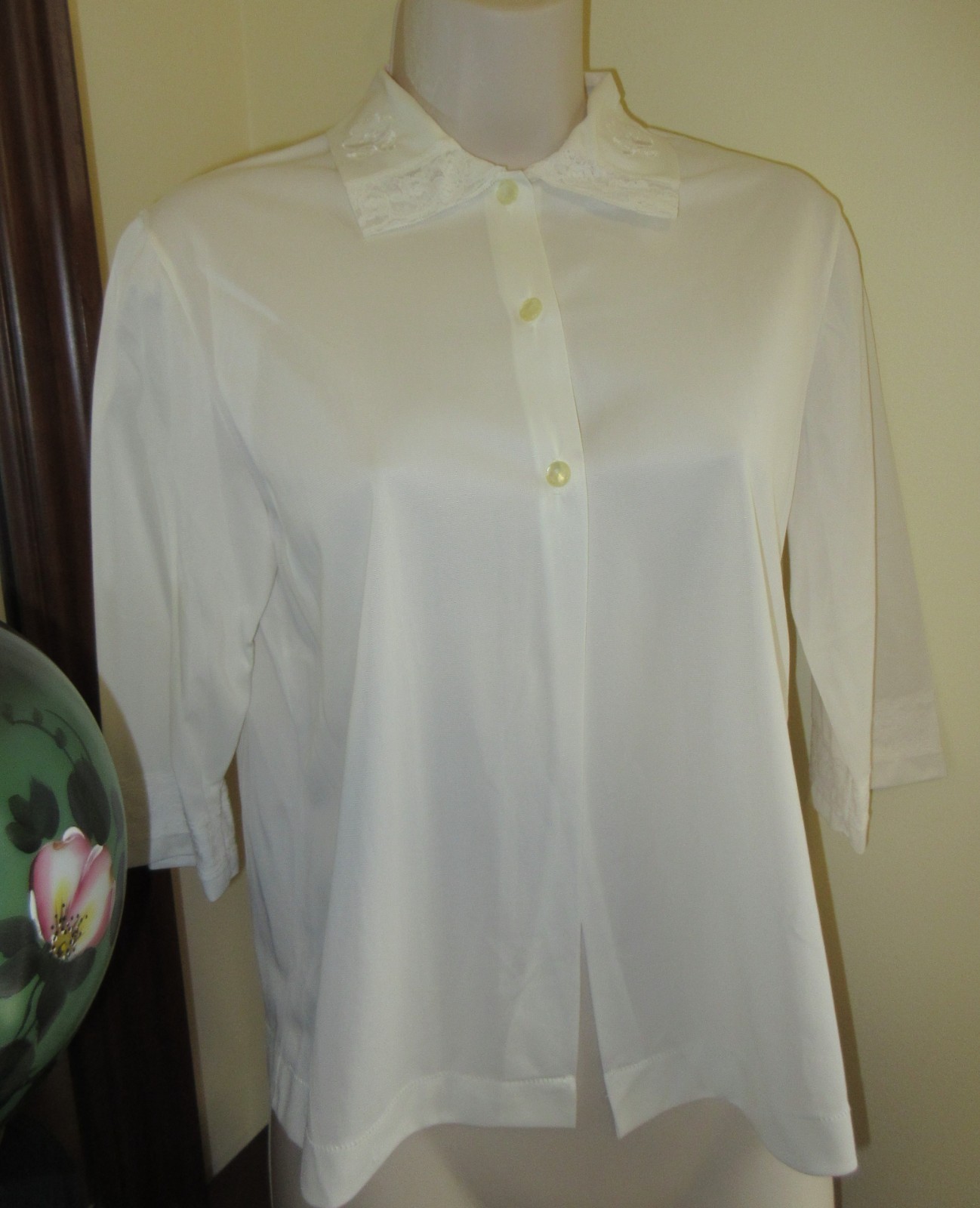 1950’s BED JACKET GAYMODE IVORY opaque nylon LACE overlay size SMALL USA