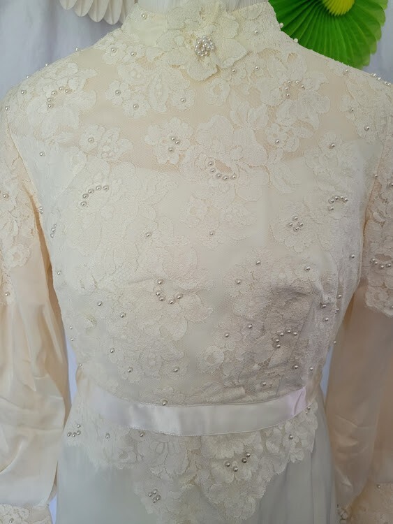 VINTAGE ALFRED ANGELO EDYTHE VINCENT ’70S BOHO PRAIRIE LACE WEDDING DRESS & VEIL