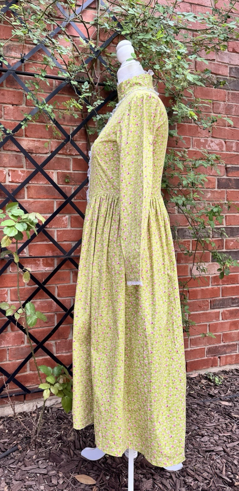 Vintage 1970s Lime Green Calico Rose Lace Detail Cottage Prairie Dress Size S