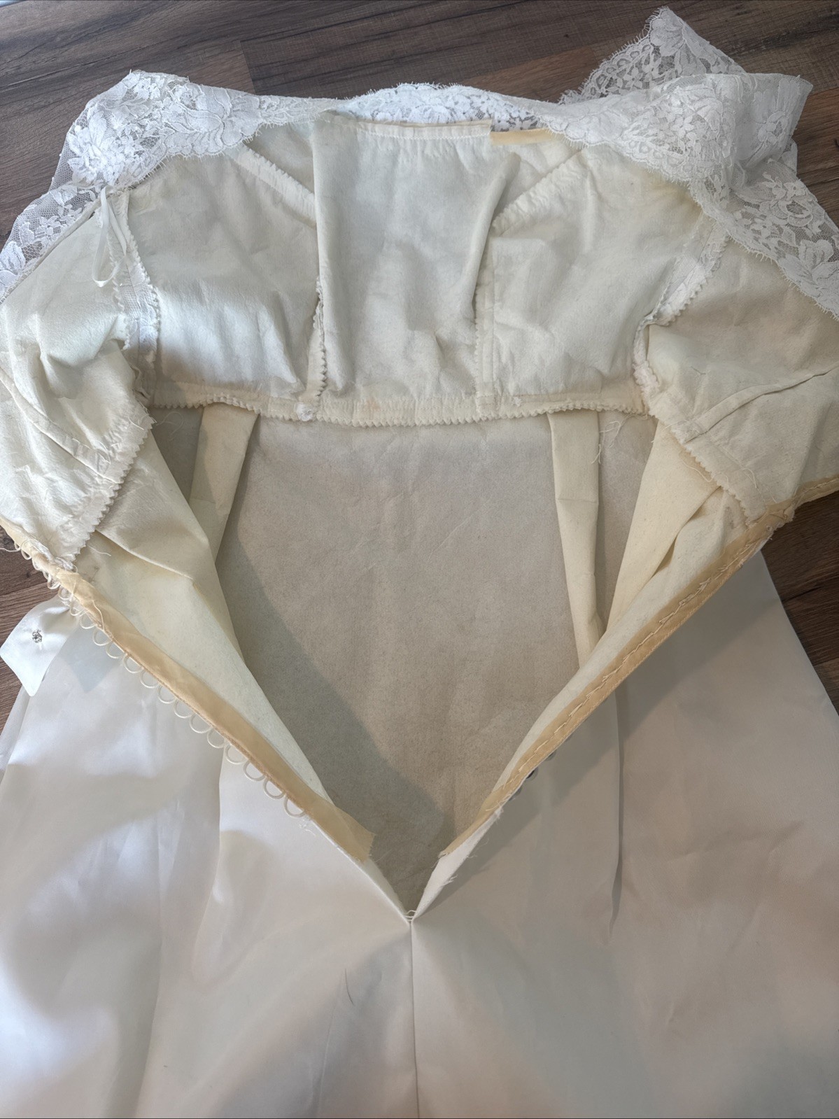 VTG 50s Wedding Dress Cream Lace Bodice Short Sleeve 28” Waist Bow Button Back