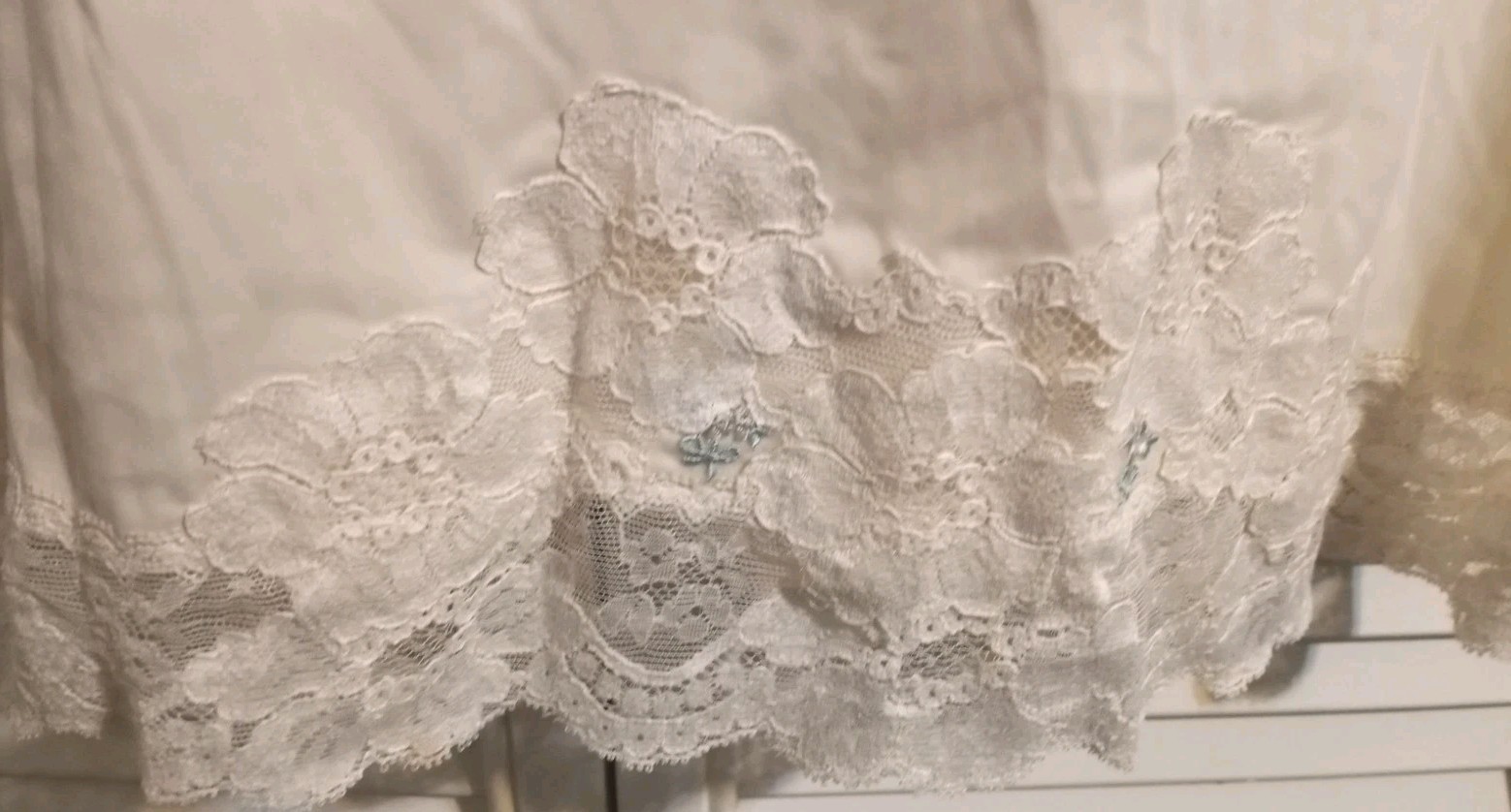 Vintage Shadowline Full Slip Dress Women Sz 32 Short Ivory Lace Trim Rosebuds