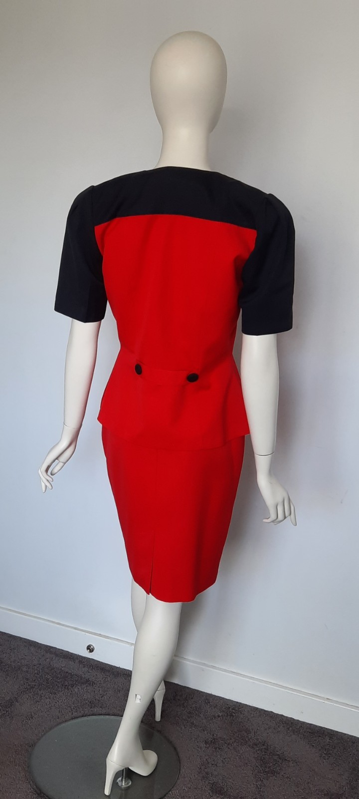 Cue Vintage Skirt Suit Womens 10 Red & Black Short Sleeve 2 Piece 1980’s