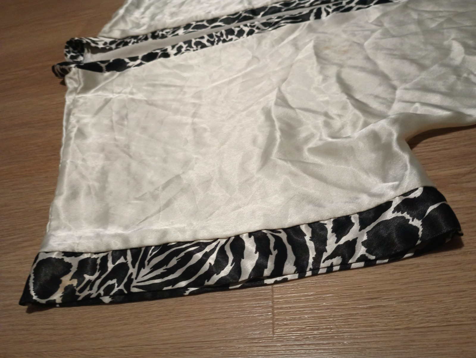 Vtg CIRCA 2000 Silky Satiny Animal Print Kimono Kaftan Lounge Robe L