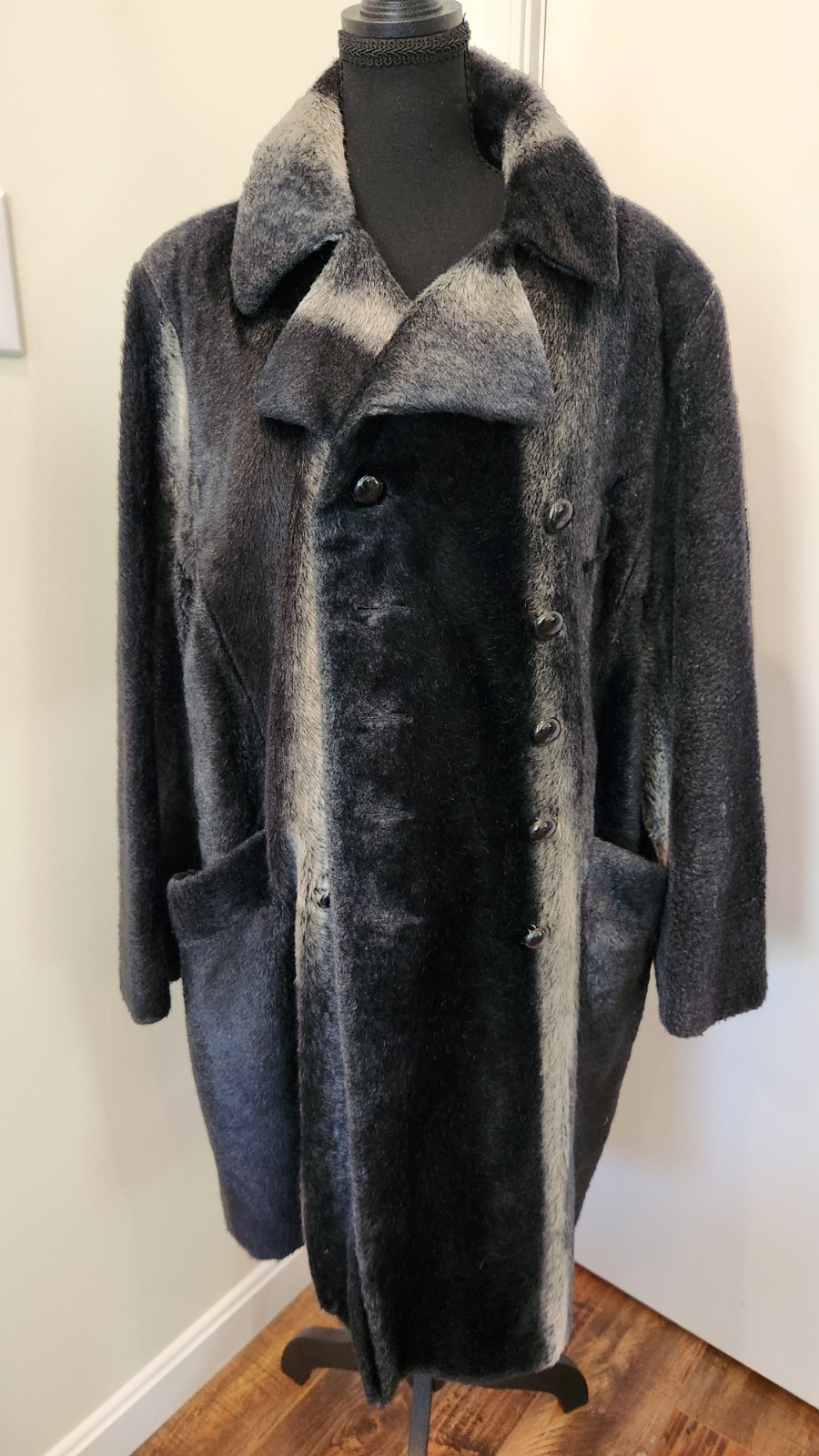 Vintage Men’s Russel Taylor Faux Fur Coat Size 40R Black And White Union Made