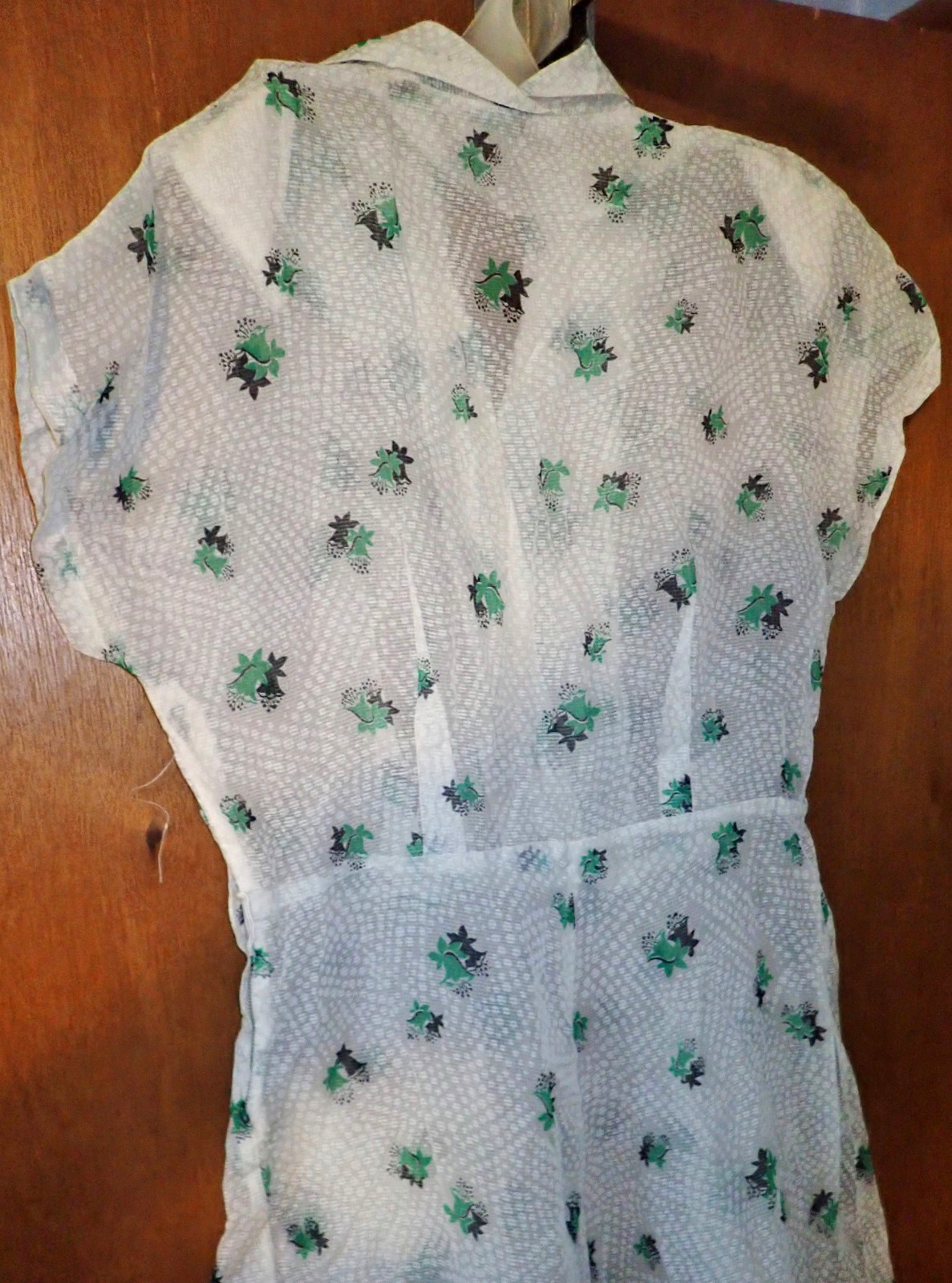 RARE Vintage 1940s 50s Floral SPIDERWEB Novelty FRENCH Sheer Nylon Dress (Read)