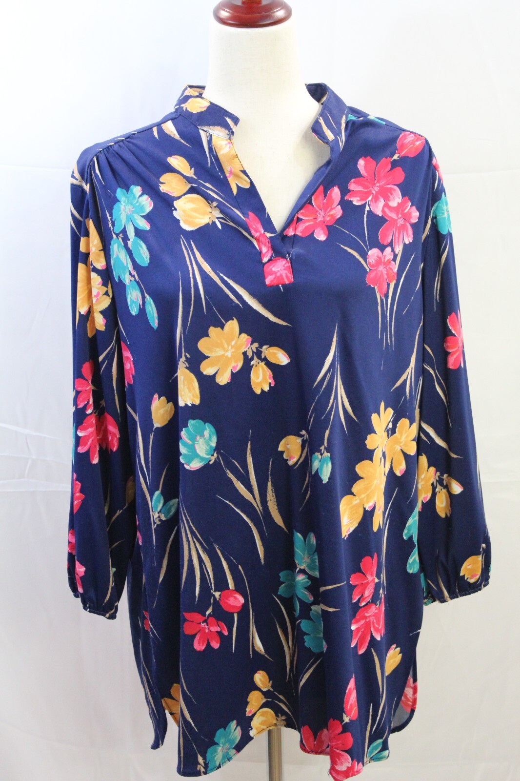 Vintage 1970s V Neck Blouse Blue Floral Loose 3/4 Sleeve Side Slits Polyester XL
