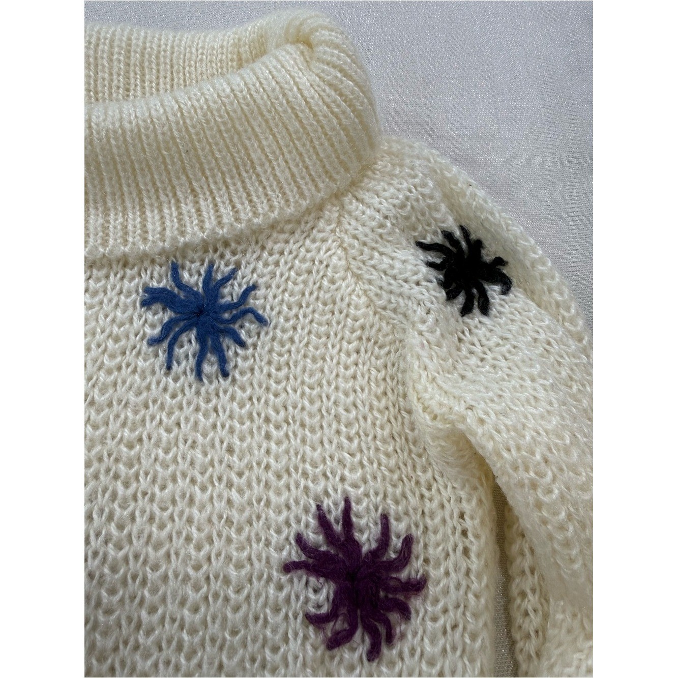 Western Connection Vintage Cream Cowl Neck Sweater w/ Multicolor Star Size Small