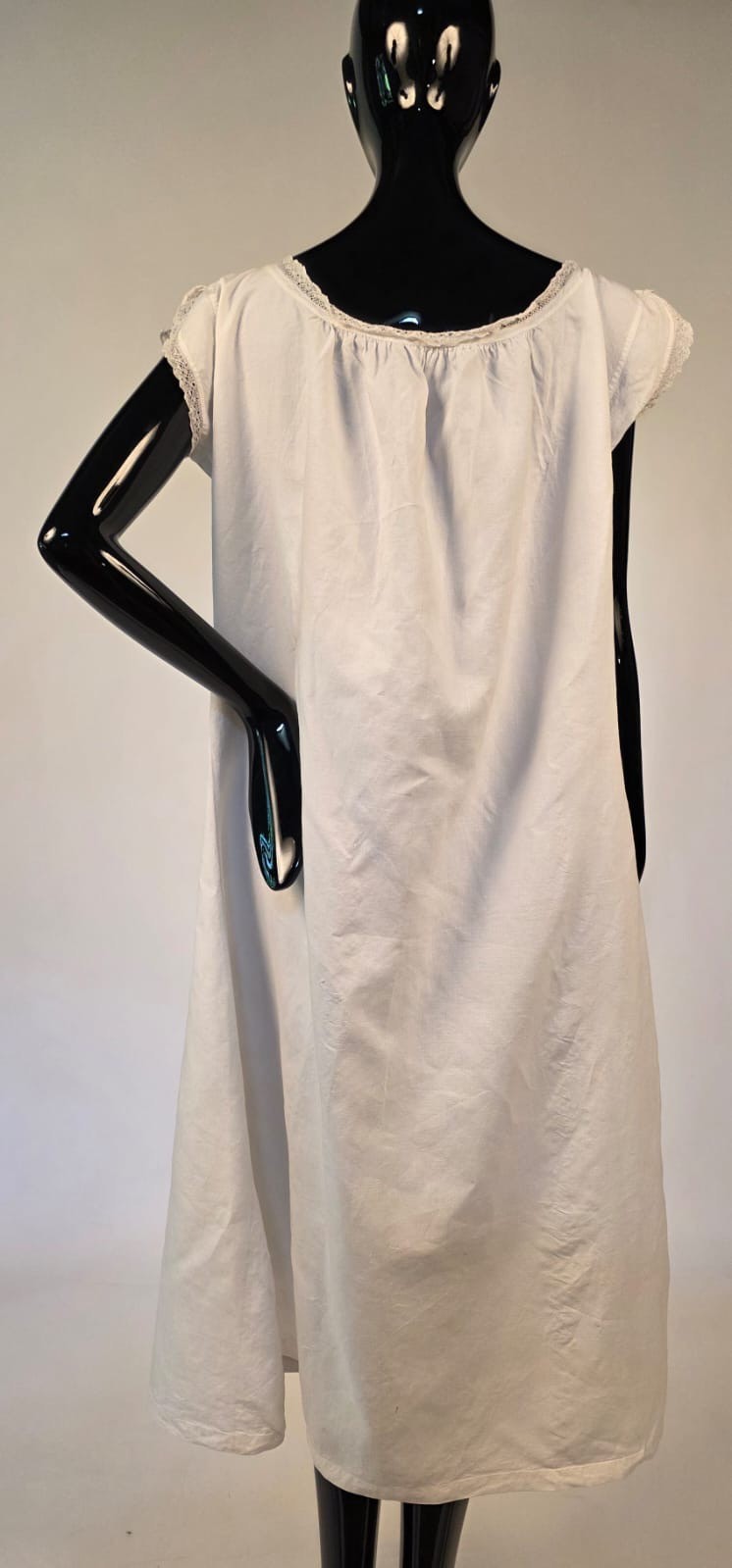 VICTORIAN 19TH C WHITE LINEN NIGHT DRESS W RUCHED COTTON BUST W RIBBON TRIM