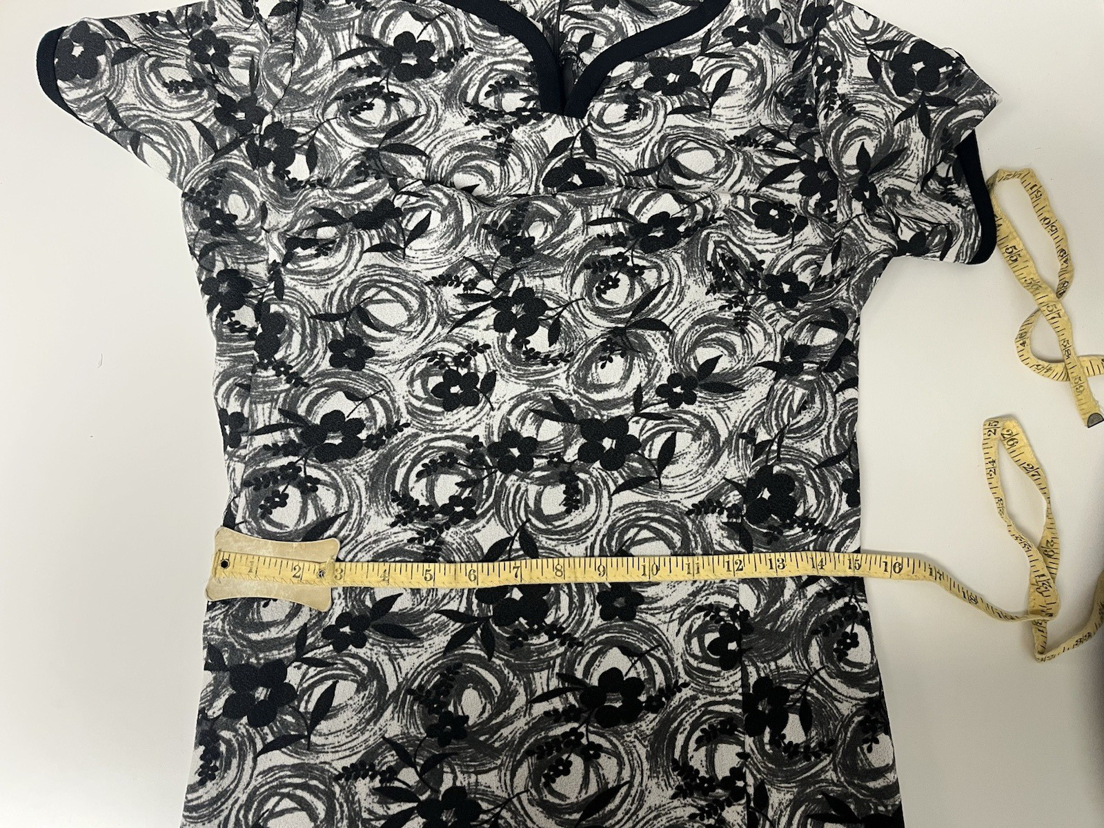 Vintage 60s Edith Flagg Mod Knit Dress Medium Black White Stretch Midi Floral