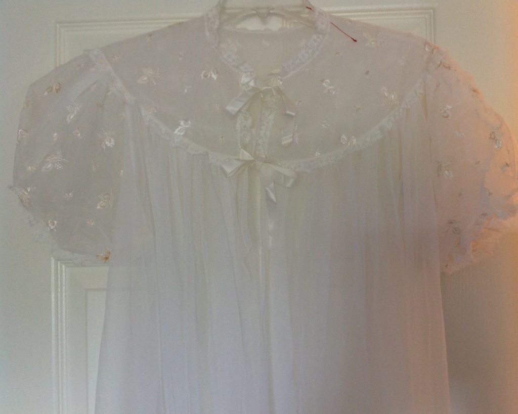 Vintage, American Maid robe, women’s soft mesh, cream color, size S, mint cond.