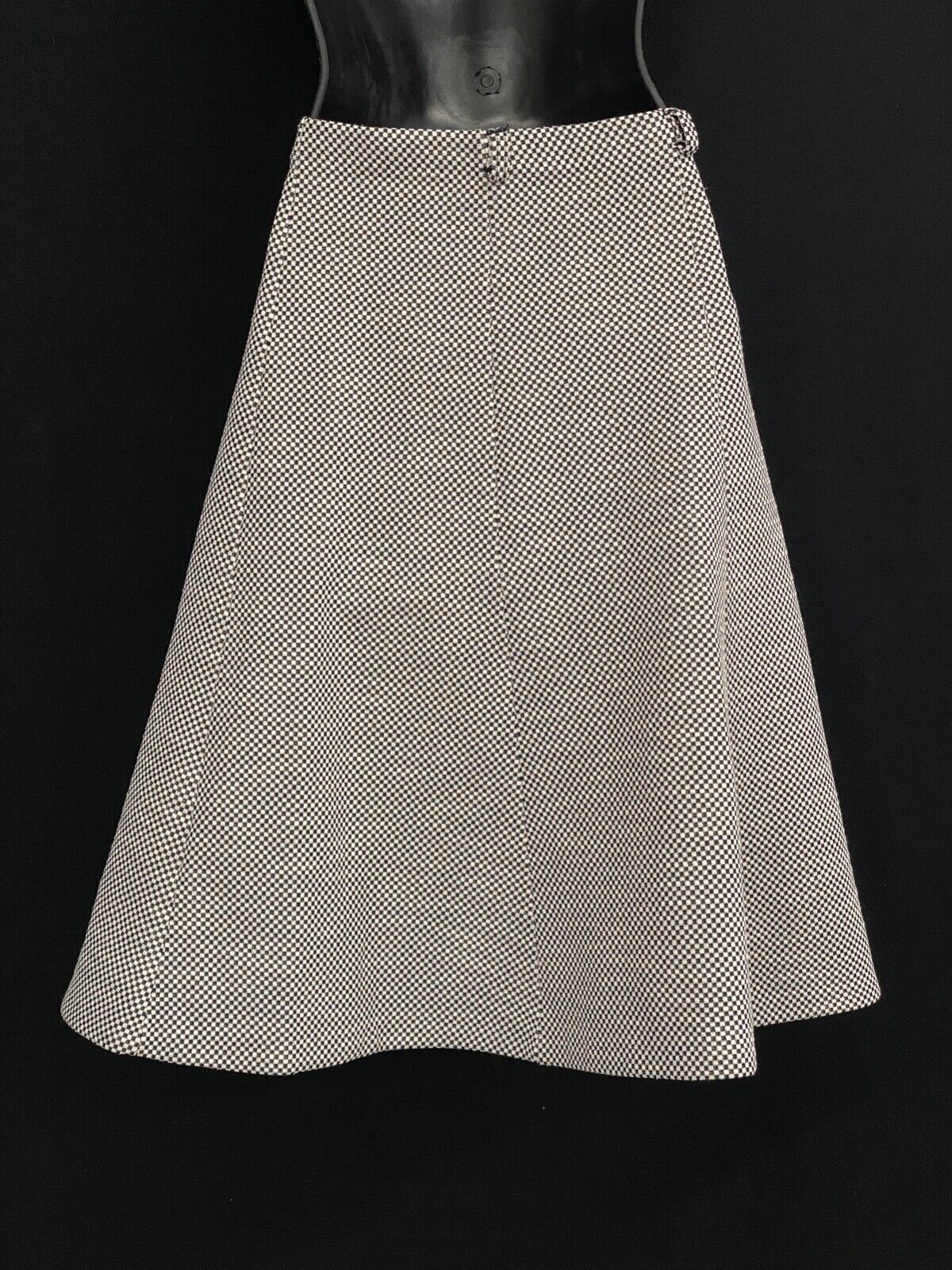 Vintage 1970s gray midi skirt below knee stretch A-line black white pull on S