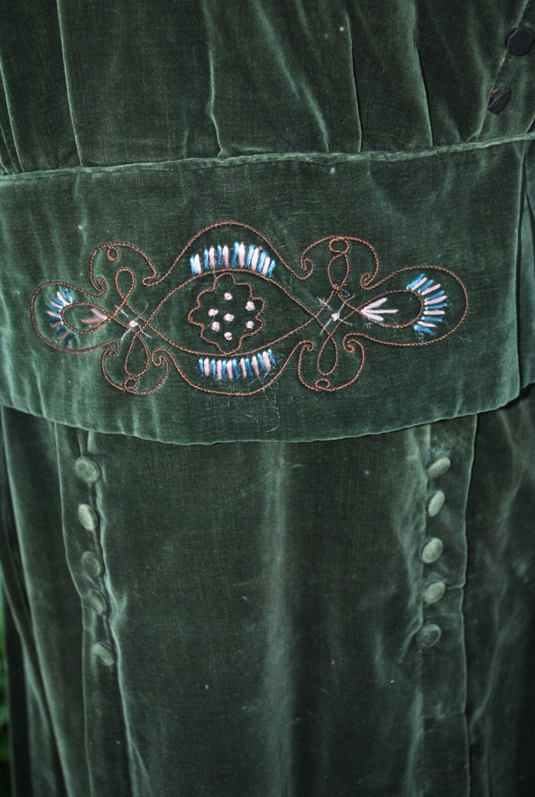 Antique Dress 1915 Green Velvet Evening Dress, Arts And Craft Embroidery Design