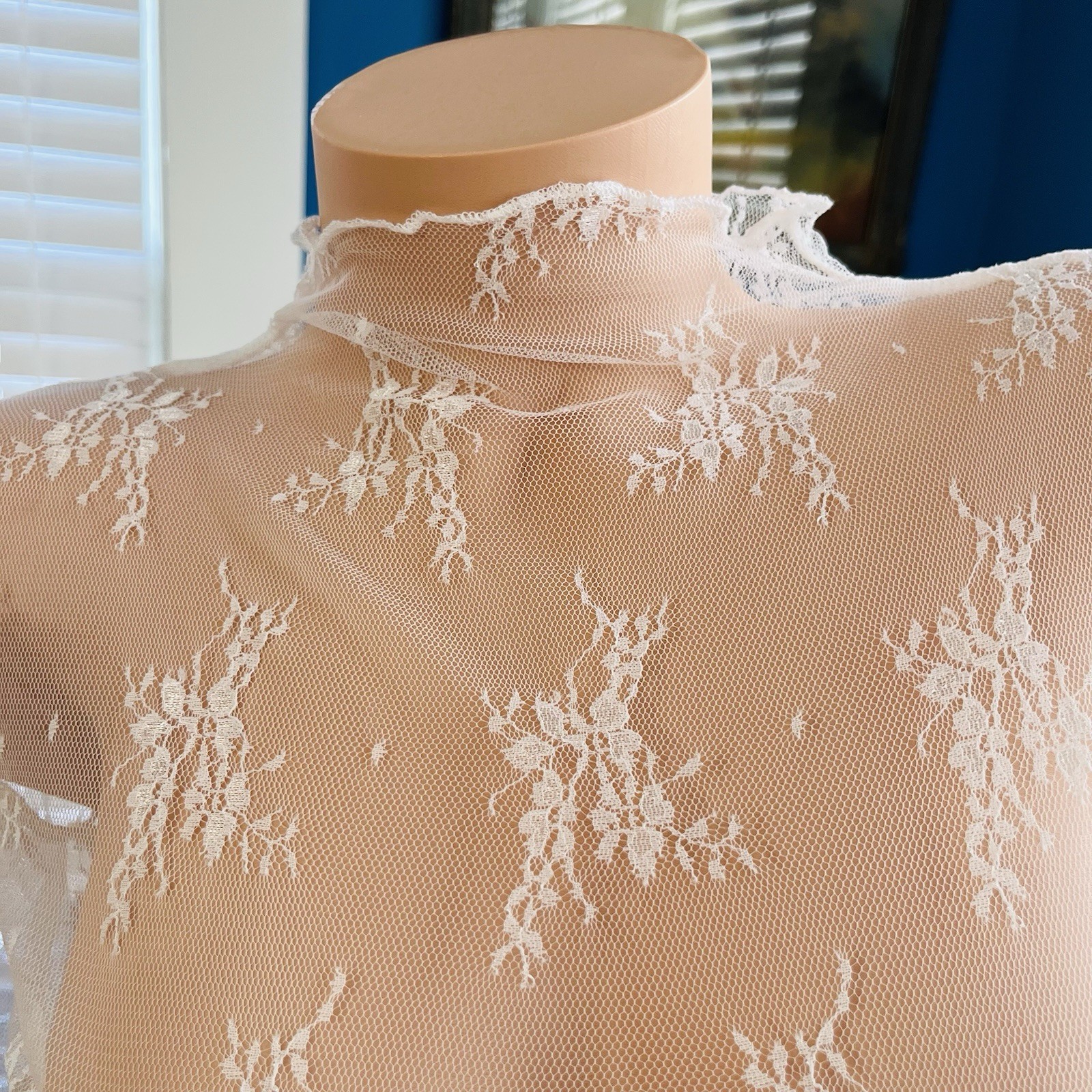 SHEER STRETCH LACE T-SHIRT BLOUSE WHITE FLORAL LONG SLEEVE HIGH NECK SZ S