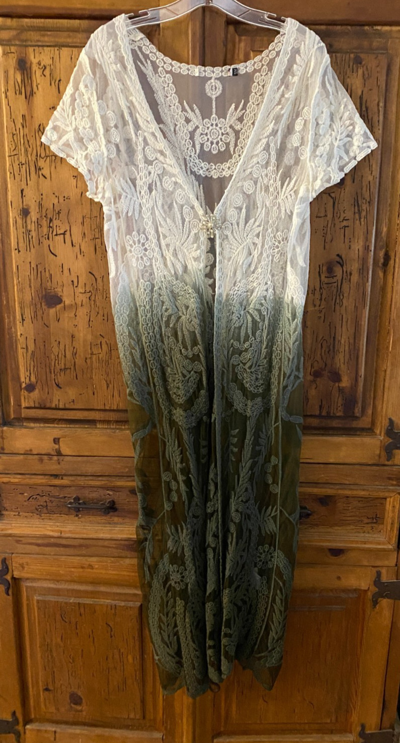 Dizzy Lizzy lace duster kimono, ivory to khaki green w Laguna brooch closure -M