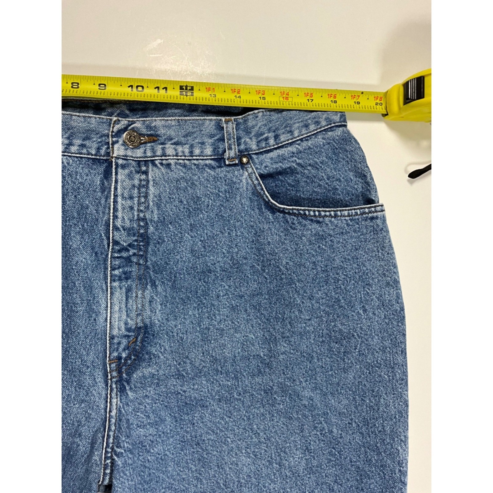 VINTAGE Levis 900 Series Womens 24 Tapered Leg Jeans Medium Wash Blue Denim