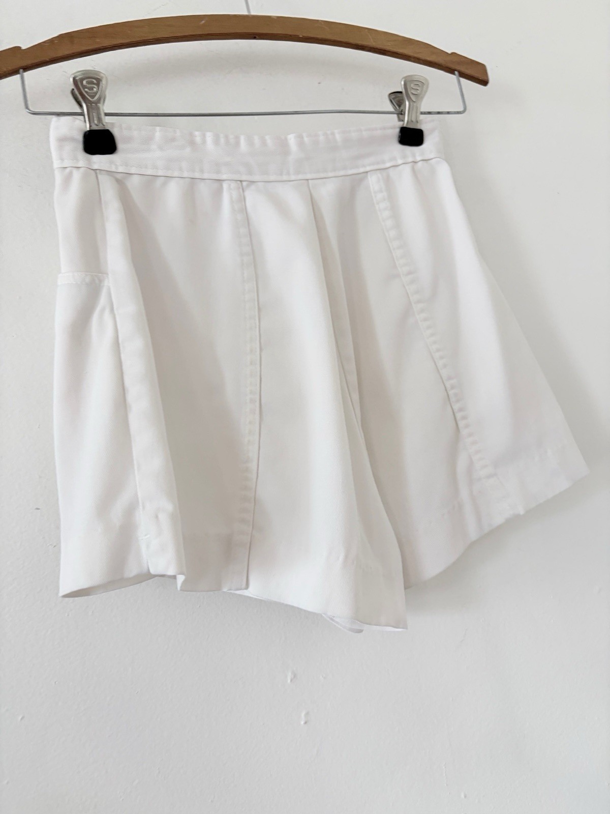 1970s Court Casuals High Waist White Tennis Skort Shorts Stretch Twill Patina 24