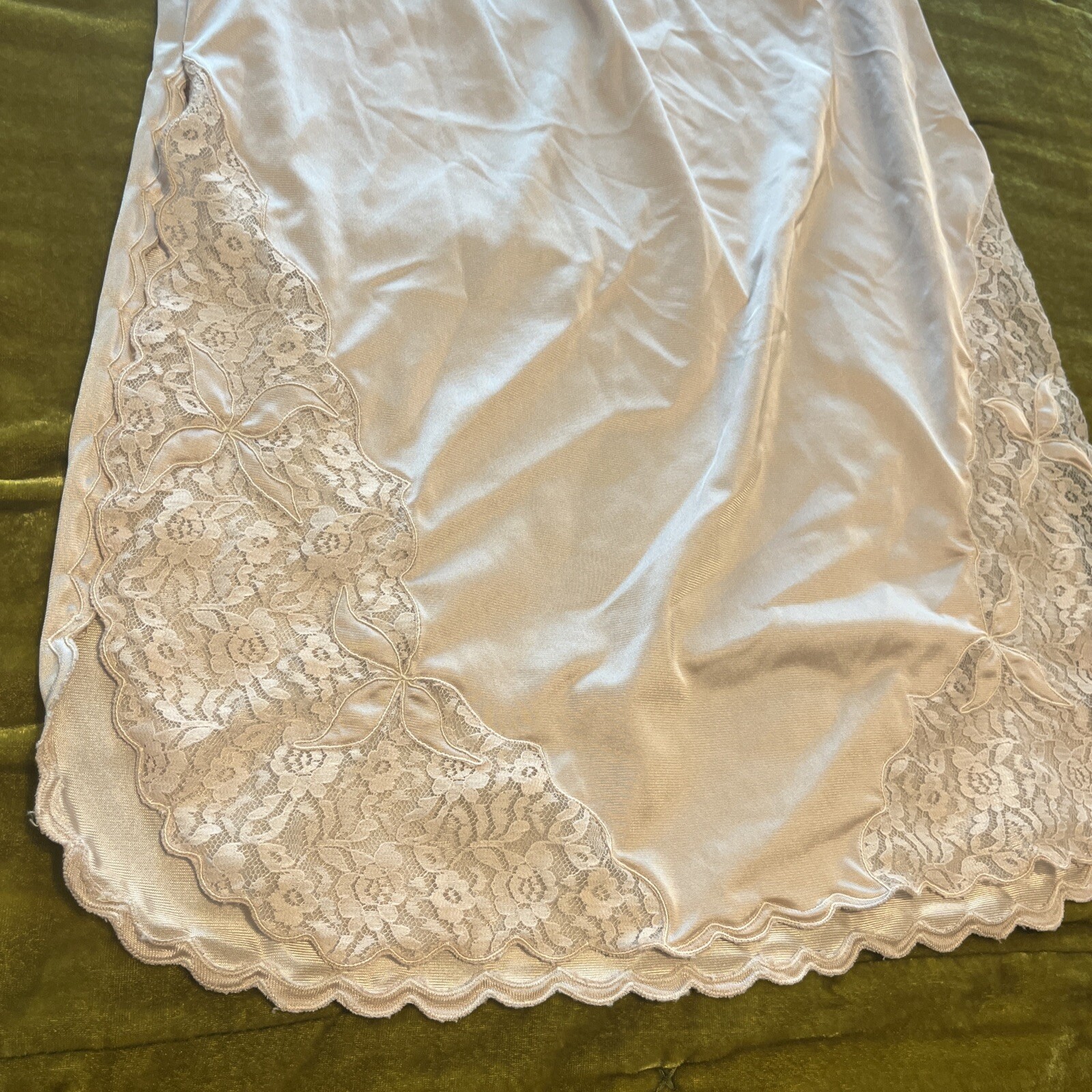 VTG 1960’s Retro Pale Pink Blush Lace Trim Nylon HALF SLIP LINGERIE USA Small
