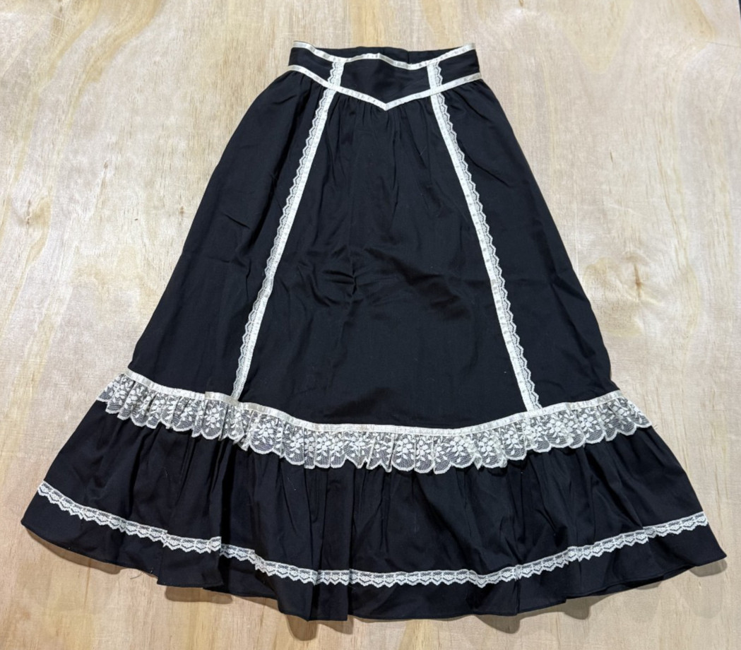 Jessica’s Gunnies Gunne Sax Black Cotton Midi Skirt