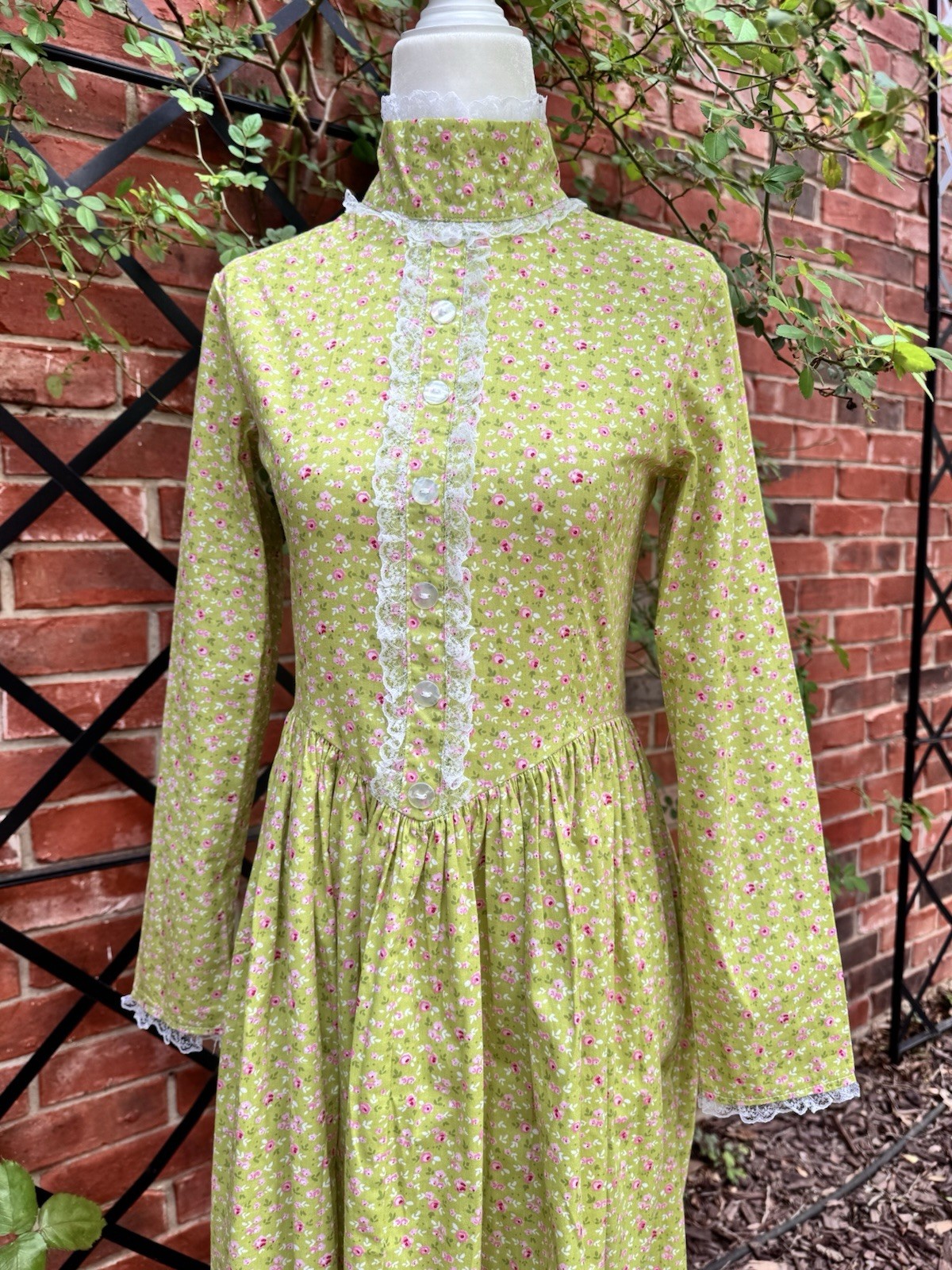 Vintage 1970s Lime Green Calico Rose Lace Detail Cottage Prairie Dress Size S