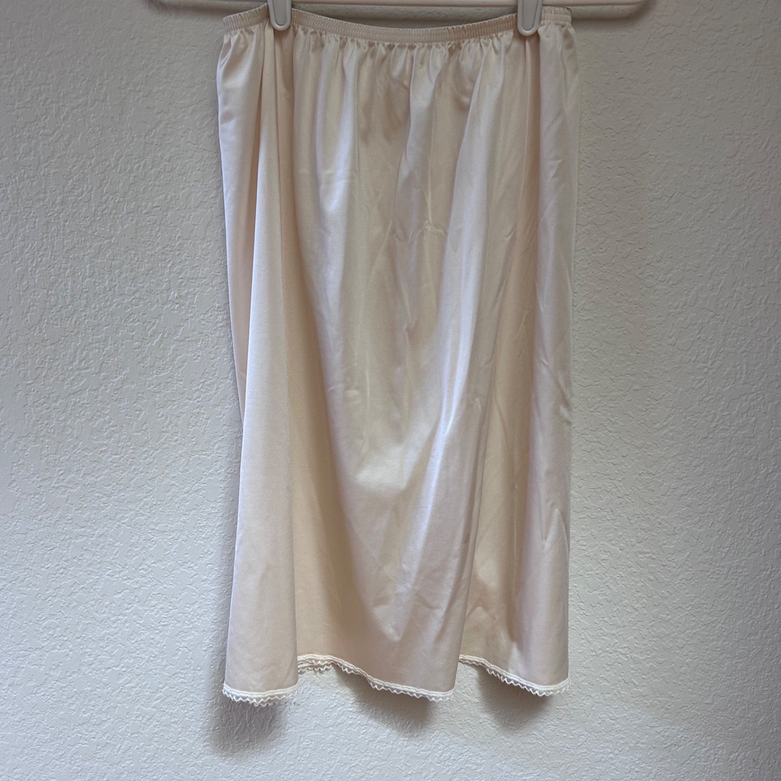 Vanity Fair Vintage Half Slip Beige Nylon Tricot Lace Trim Medium Pre-Owned