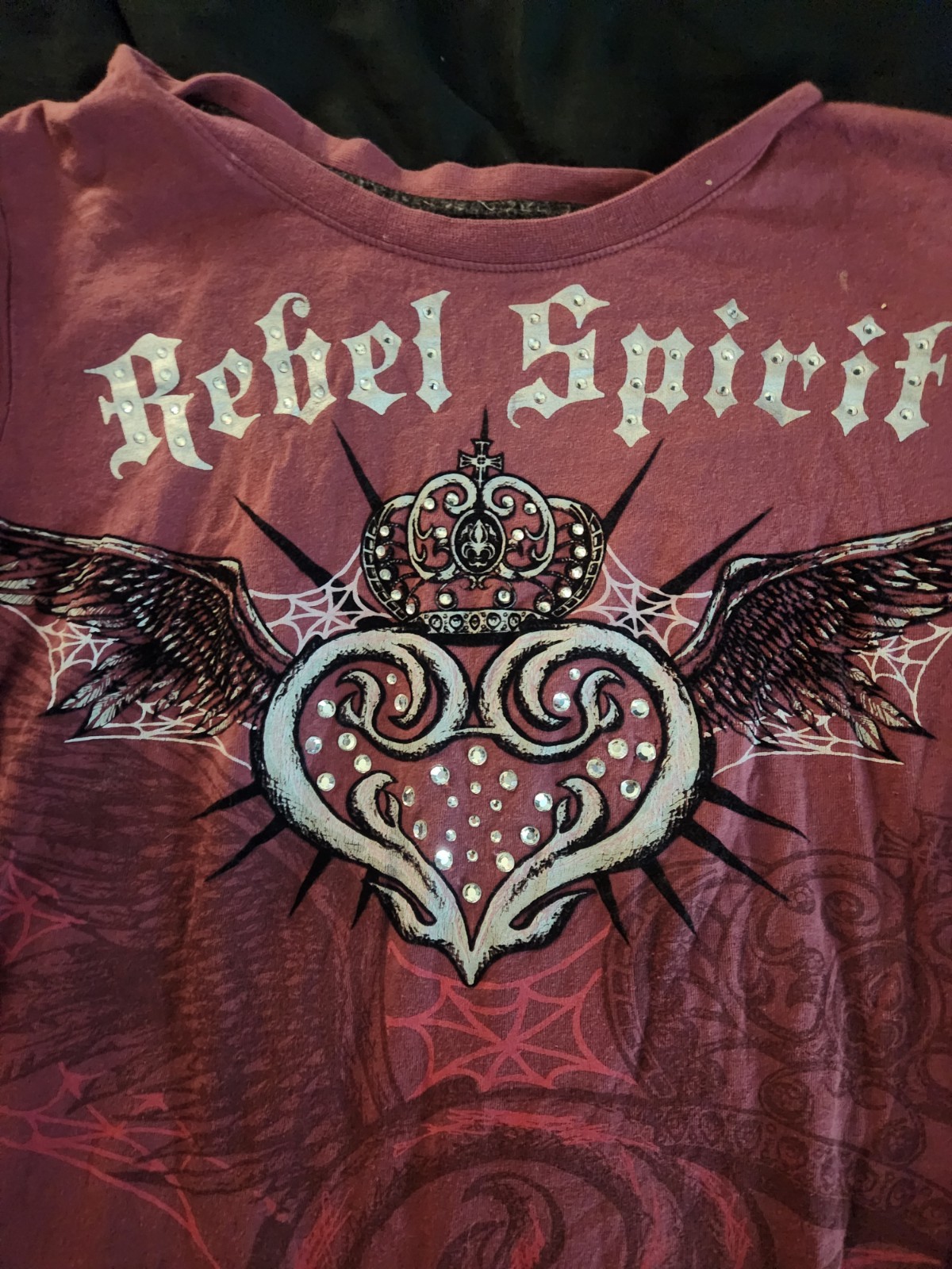 Rebel Spirit Burgendy short Sleeve Shirt Womens L With Rhinestones And Deisgns