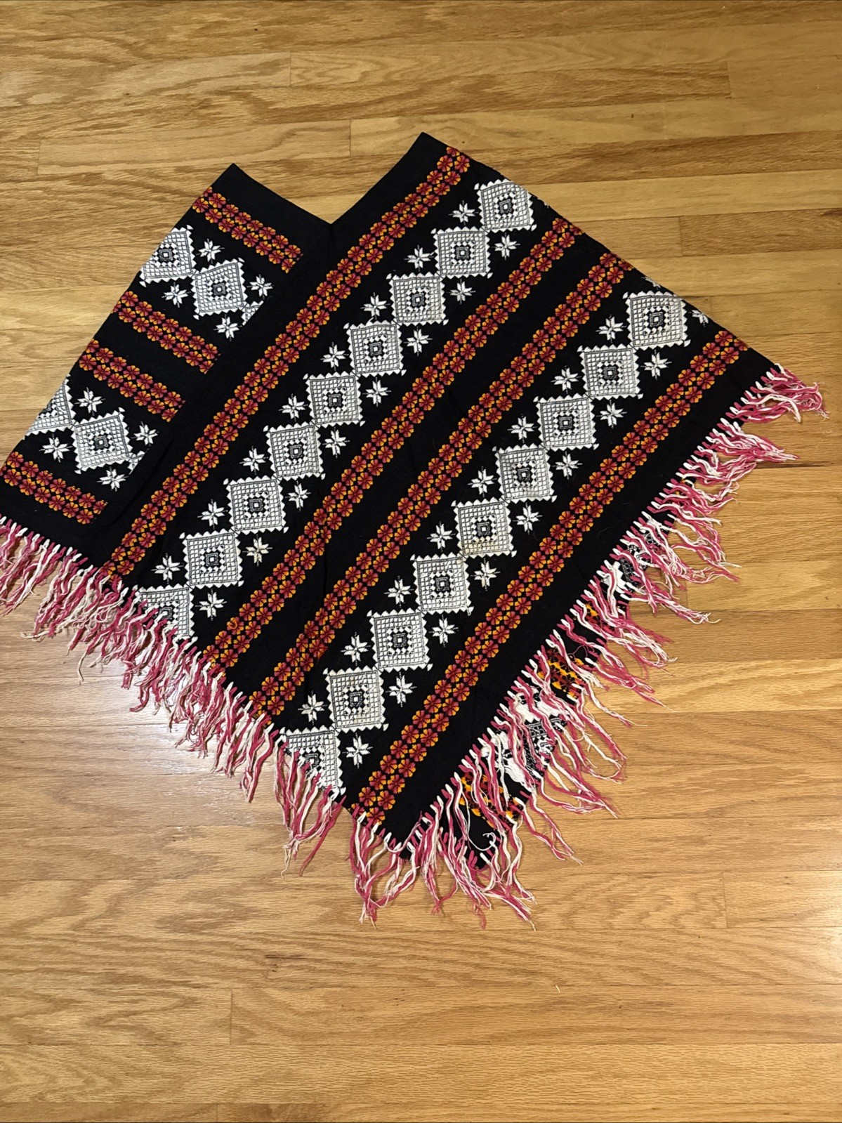 Vintage V Shaped WOMENS Poncho One Size Boho Hippie Pullover Coverup FLAWS Shawl