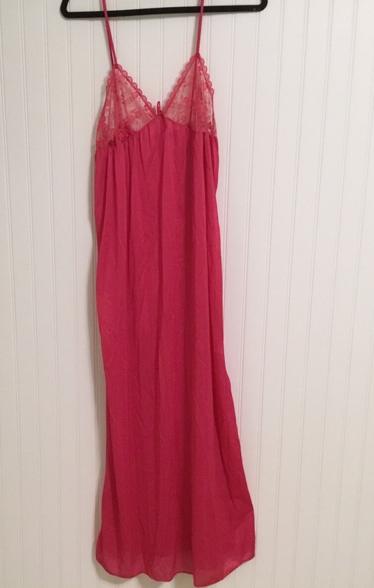 Vintage Paramount New York Peignoir Set Size Large Pink Nylon (flaw In Robe)