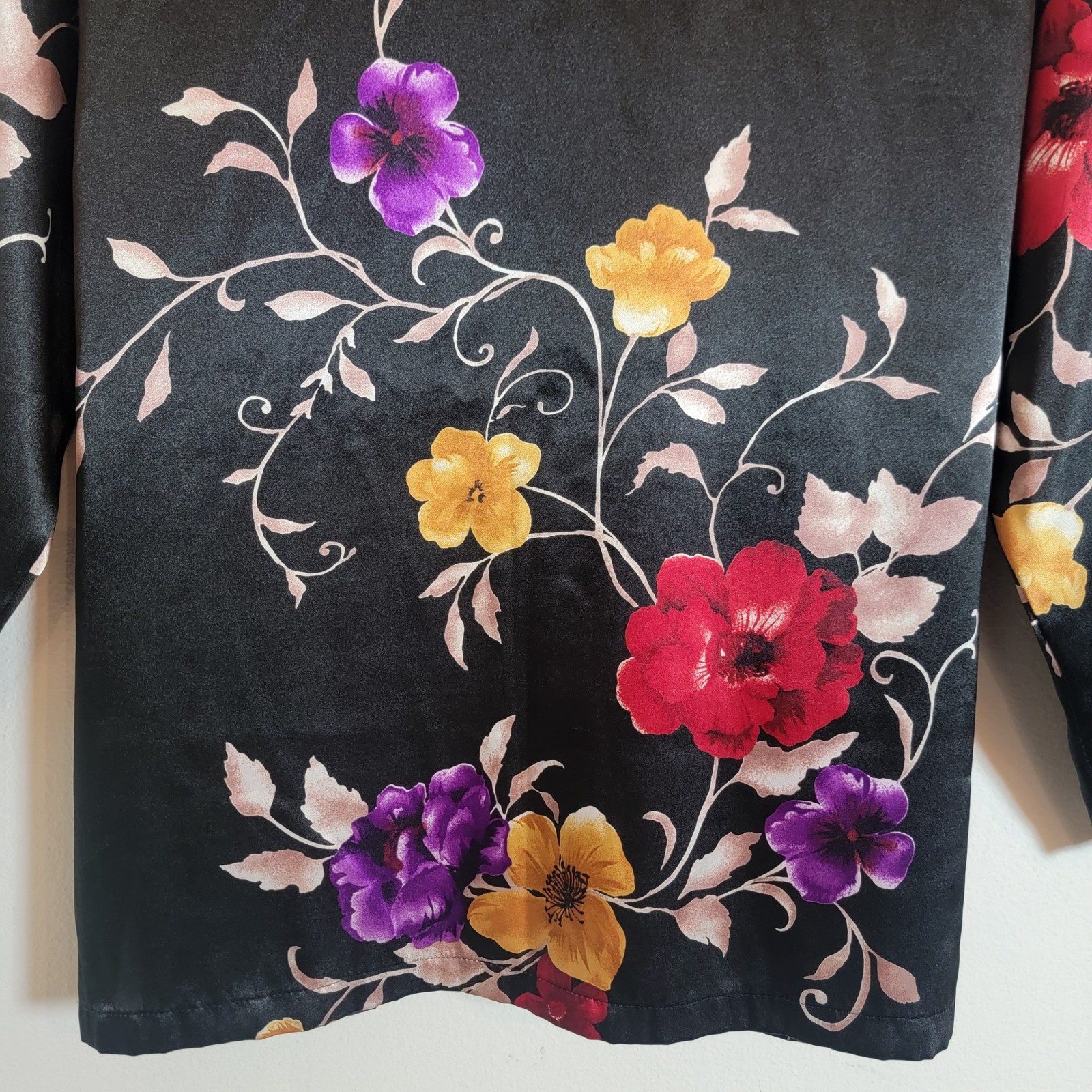 VTG Jones New York Button Down Long Sleeve Black Floral Medium Casual Work Party